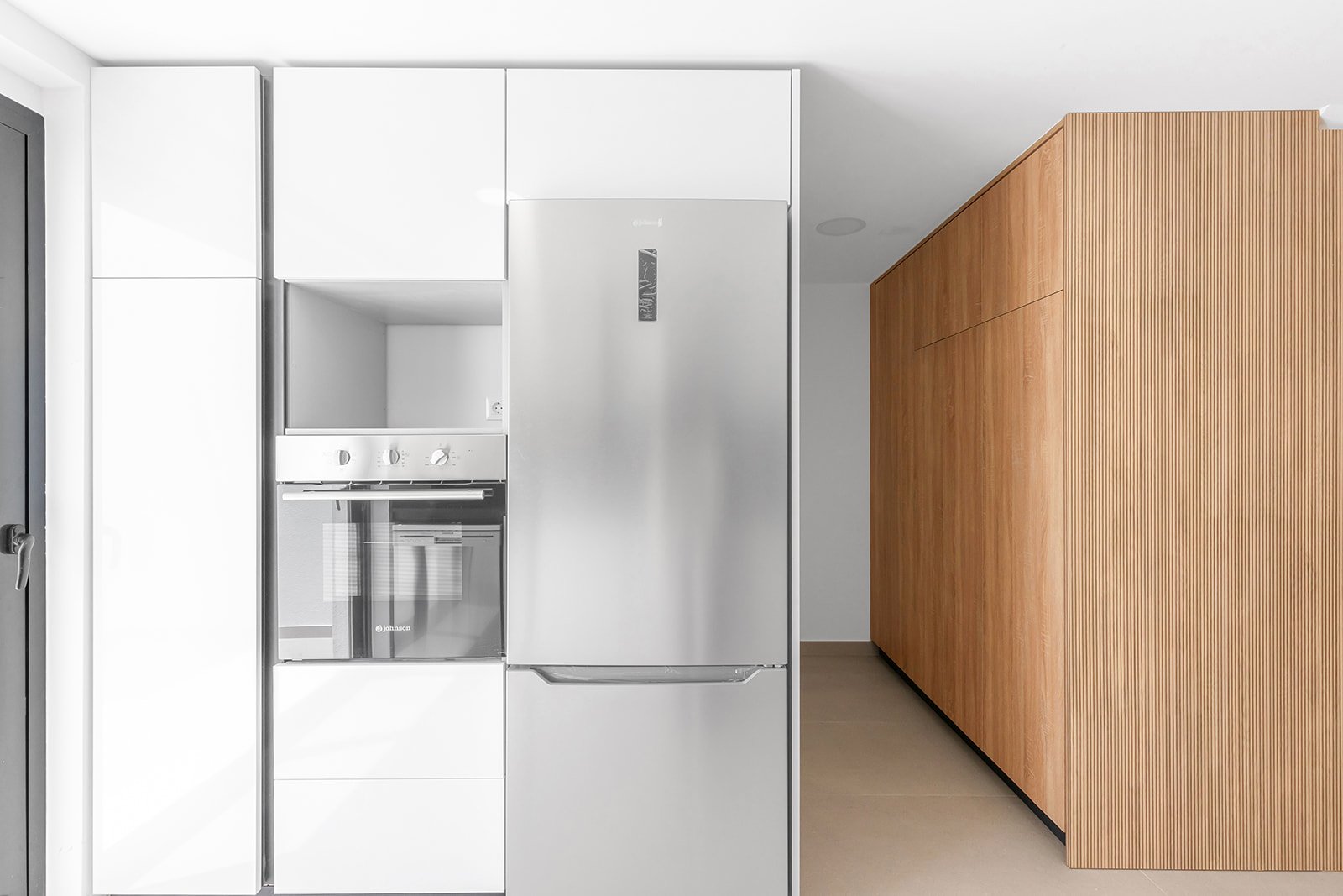 In der charmanten Ortschaft Rafal gelegen, bietet dieser Wohnkomplex eine exklusive Auswahl von 9 Reihenhäusern. Diese Immobilien sind so konzipiert,