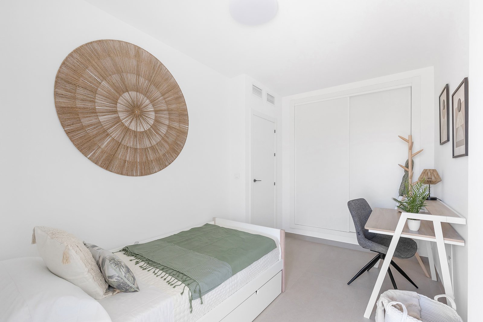 In der charmanten Ortschaft Rafal gelegen, bietet dieser Wohnkomplex eine exklusive Auswahl von 9 Reihenhäusern. Diese Immobilien sind so konzipiert,