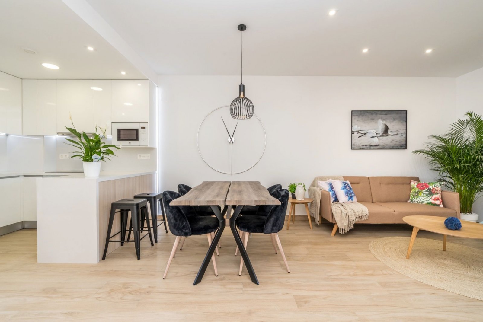 In der charmanten Ortschaft Finestrat gelegen, bietet diese Wohnanlage eine Auswahl von 60 Immobilien, darunter Bungalows, High-Bungalows und Low-Bun