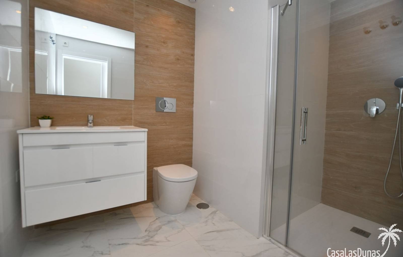 Elegante neue Erdgeschosswohnungen stehen in der ruhigen und grünen Gegend La Cañada , nahe dem lebhaften Zentrum von San Miguel de Salinas, zur Verf