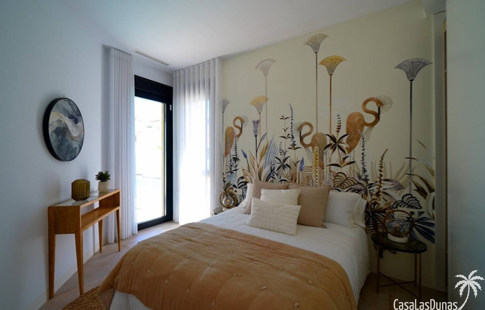  Deze exclusieve villas beschikken over 3 slaapkamers en 3 badkamers, én buitenzwembad, een carport en een fraai aangelegde tuin. Gelegen in het zonni