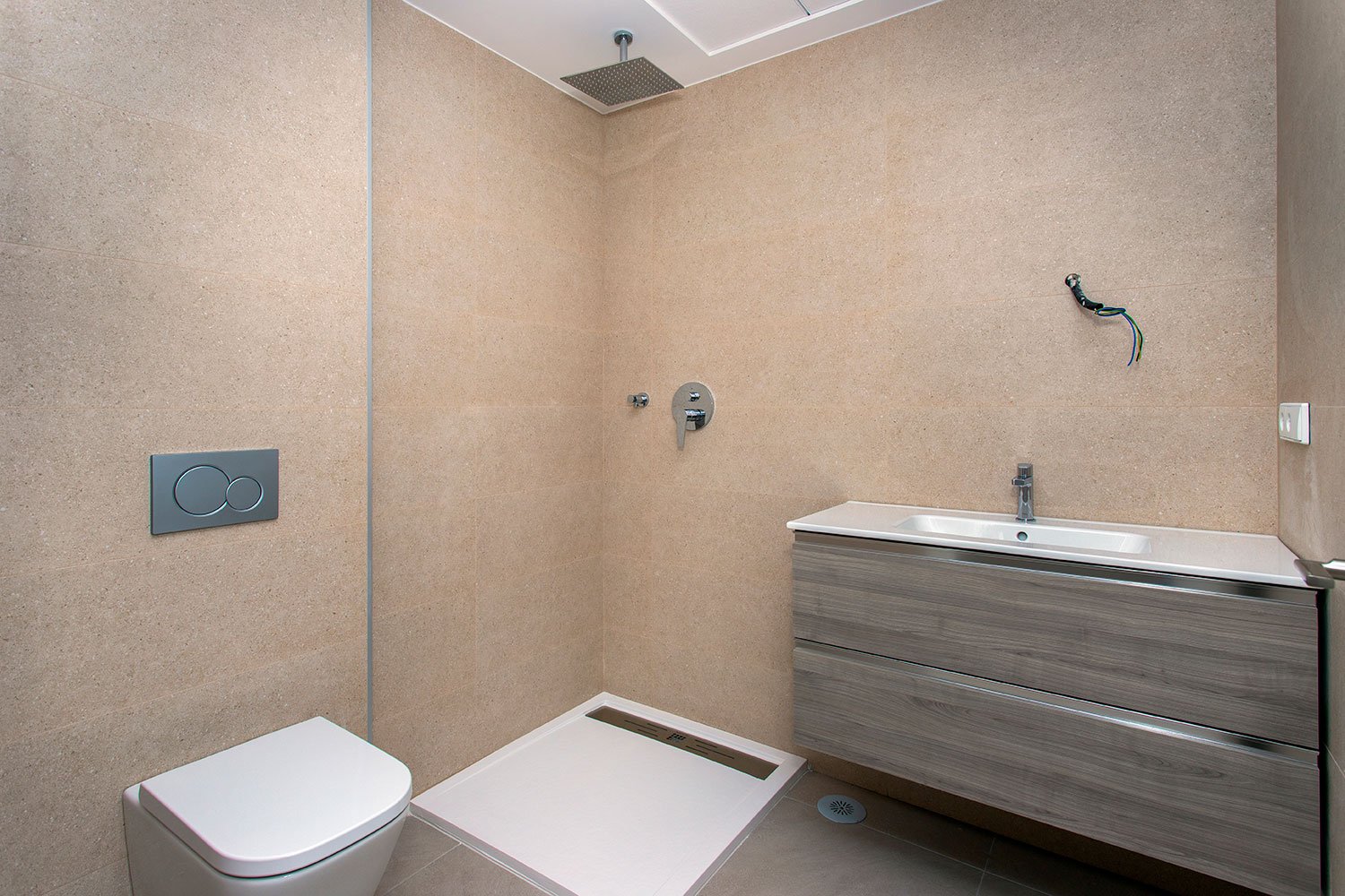 In der charmanten Umgebung von La Canalosa gelegen, bietet diese exklusive Sammlung von vier Immobilien ein ruhiges und komfortables Leben. Die Typol