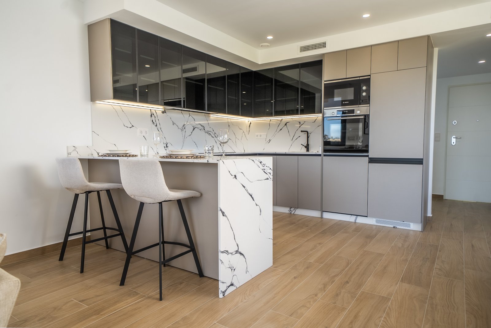 In der charmanten Stadt Algorfa gelegen, bietet diese exklusive Wohnanlage eine Auswahl an Häusern, die unterschiedlichen Bedürfnissen und Lebensstil