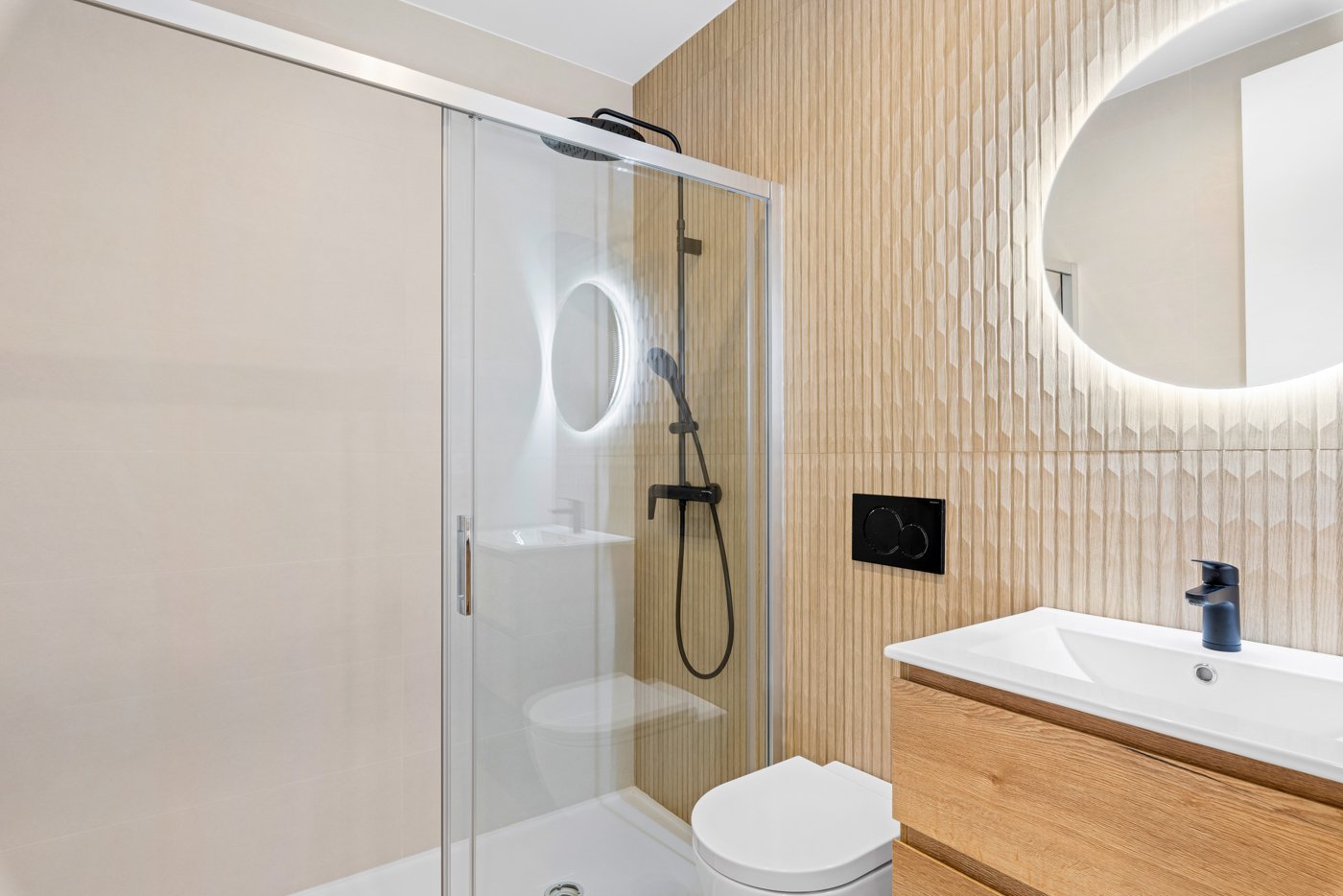  In der charmanten Stadt Benijófar gelegen, bietet dieser Wohnkomplex insgesamt 31 Wohnungen, die darauf ausgelegt sind, die Bedürfnisse der anspruchs