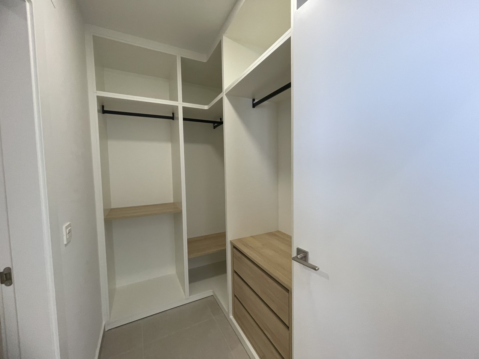 In der ruhigen Ortschaft Heredades gelegen, bietet dieses freistehende Chalet eine ideale Umgebung für diejenigen, die ein geräumiges und komfortable