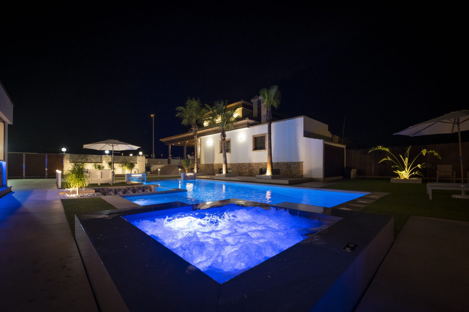 In der ruhigen Gegend von Jerónimo und Avileses gelegen, bietet diese exklusive Villa eine ideale Umgebung für diejenigen, die ein Zuhause in einer f