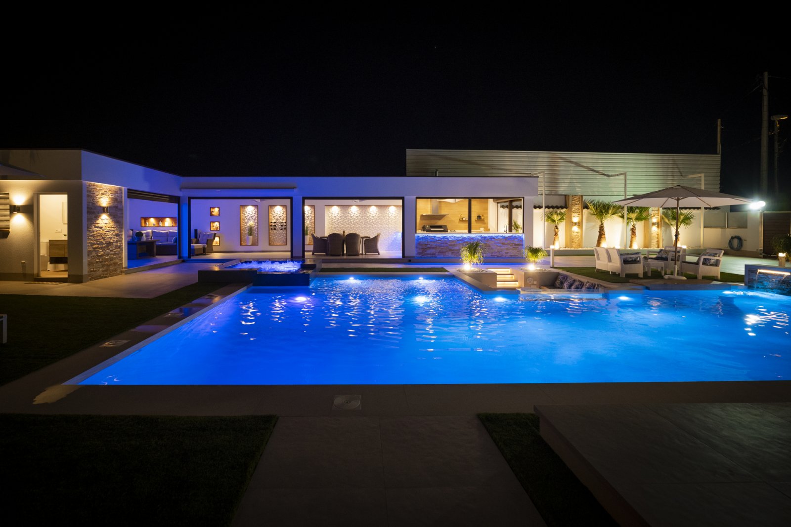 In der ruhigen Gegend von Jerónimo und Avileses gelegen, bietet diese exklusive Villa eine ideale Umgebung für diejenigen, die ein Zuhause in einer f