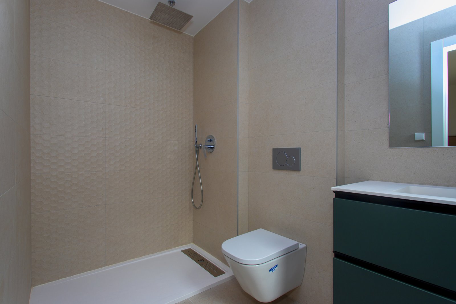 In Monforte del Cid gelegen, bietet diese exklusive Gemeinschaft von 29 Reihenhäusern eine einzigartige Wohnumgebung. Die Nähe zum Golfplatz, nur 280