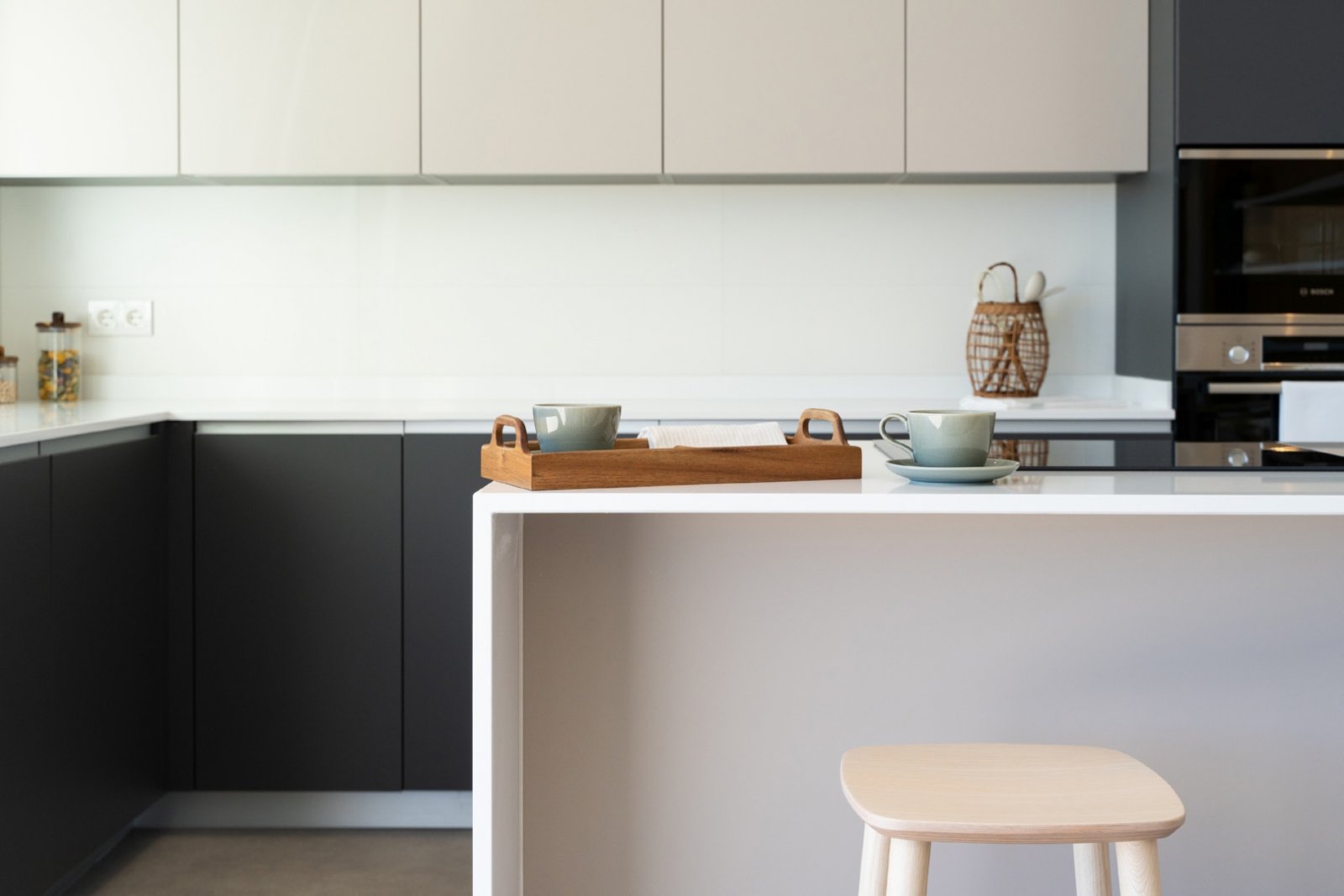 In der charmanten Ortschaft Benitachell gelegen, bieten diese exklusiven Villen eine privilegierte Umgebung mit Meerblick, nur 1 km von der Küste ent