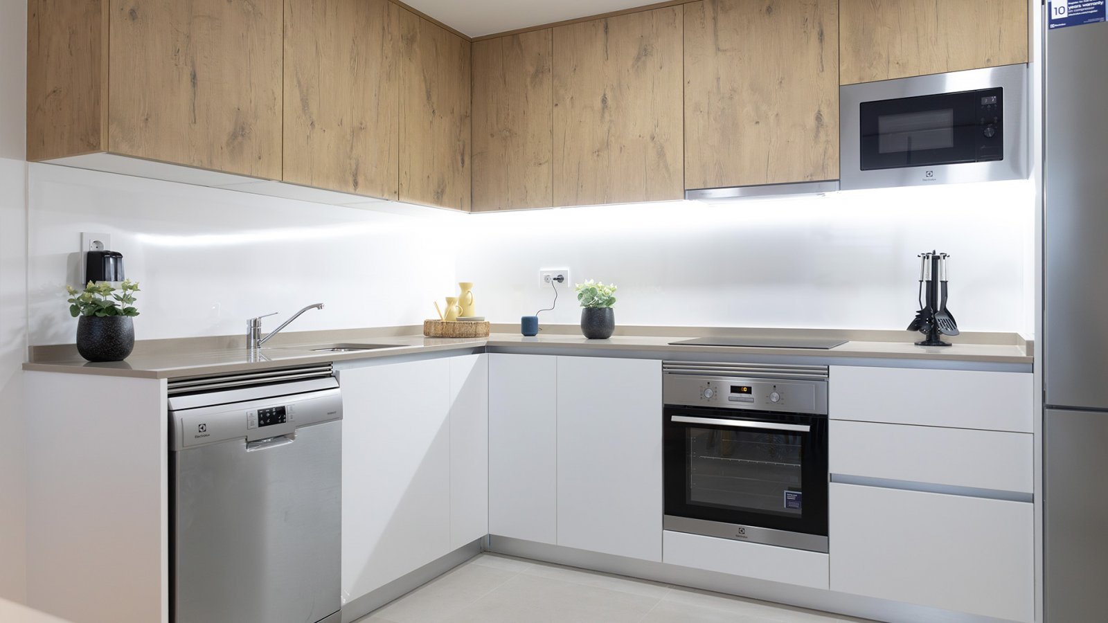 In der schönen Stadt Torrevieja gelegen, bietet diese exklusive Residenz eine perfekte Kombination aus Komfort und Stil. Mit nur zwei verfügbaren Imm