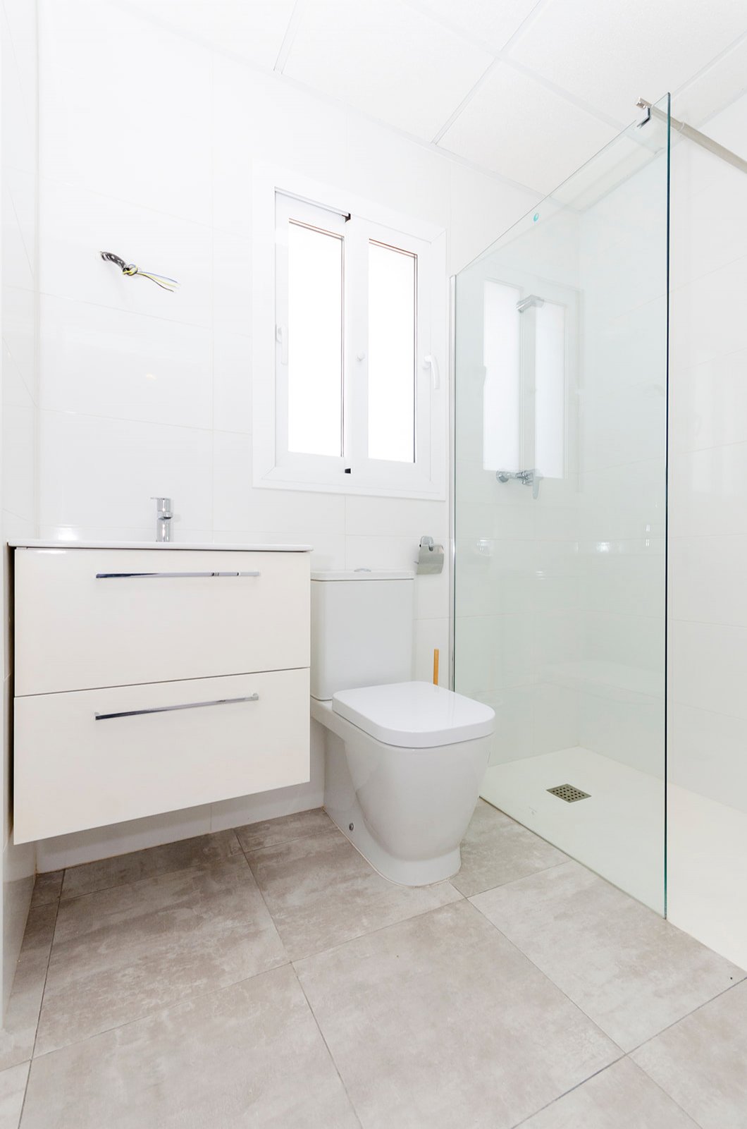 In der charmanten Stadt Torrevieja gelegen, bietet diese Wohnanlage eine exklusive Auswahl von 7 Reihenhäusern. Diese Häuser sind für diejenigen konz