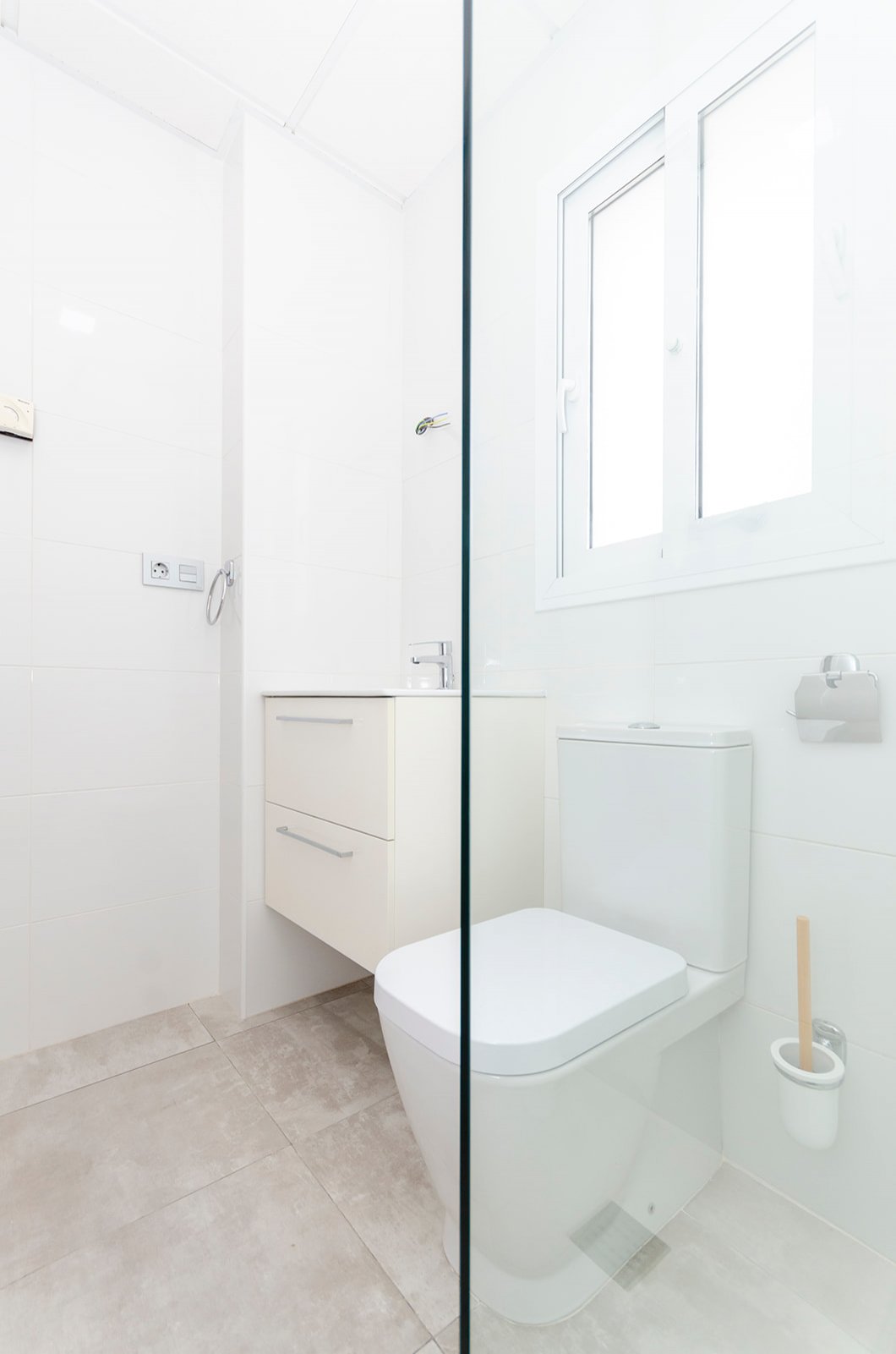 In der charmanten Stadt Torrevieja gelegen, bietet diese Wohnanlage eine exklusive Auswahl von 7 Reihenhäusern. Diese Häuser sind für diejenigen konz