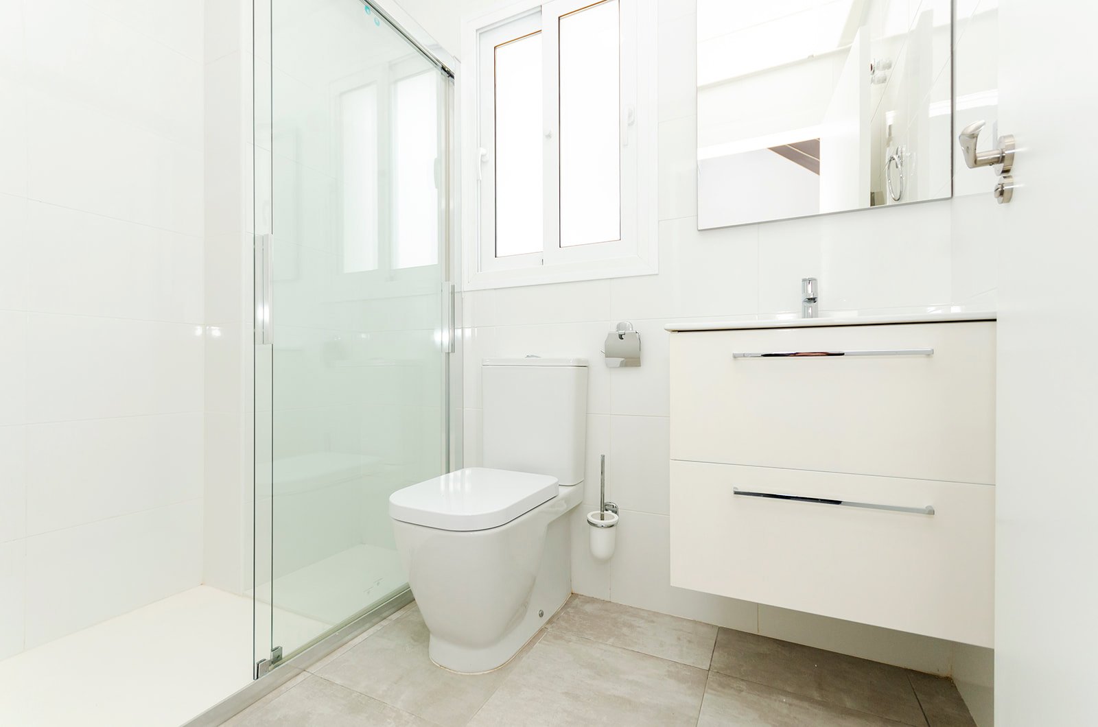 In der charmanten Stadt Torrevieja gelegen, bietet diese Wohnanlage eine exklusive Auswahl von 7 Reihenhäusern. Diese Häuser sind für diejenigen konz