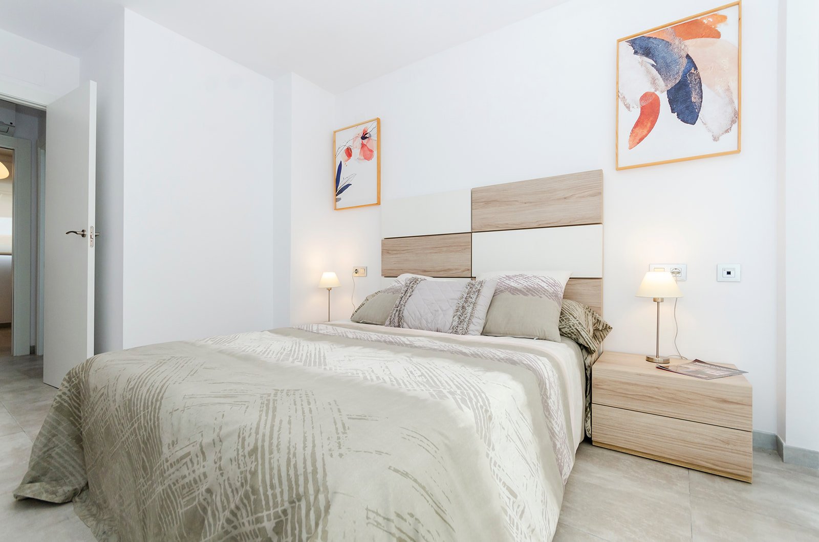 In der charmanten Stadt Torrevieja gelegen, bietet diese Wohnanlage eine exklusive Auswahl von 7 Reihenhäusern. Diese Häuser sind für diejenigen konz