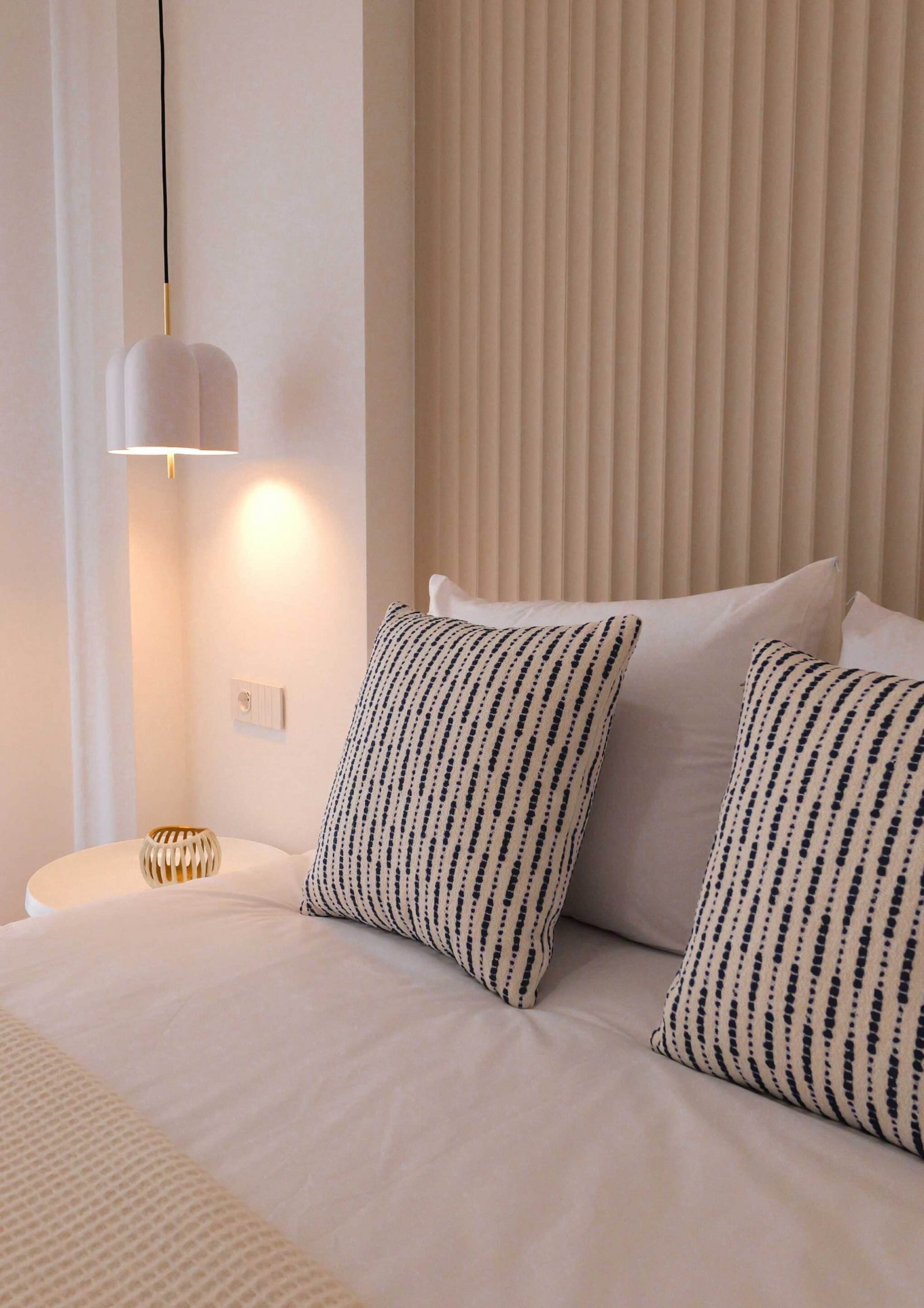 In der exklusiven Gegend von La Manga gelegen, bietet dieser Wohnkomplex ein einzigartiges Wohnerlebnis mit beeindruckendem Meerblick. Mit insgesamt