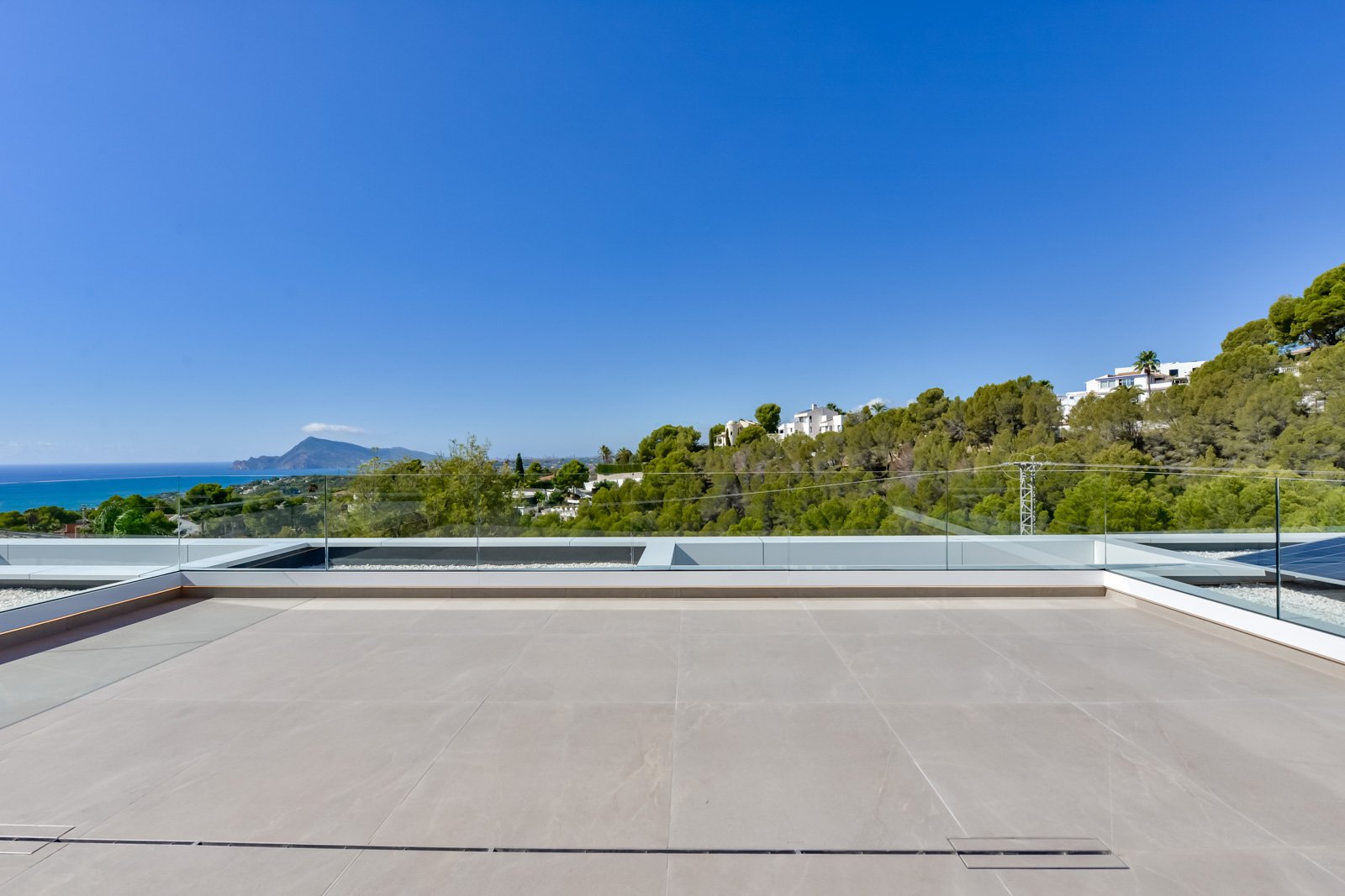  Komplett fertiggestellte Luxusimmobilie in Altea, mit Meerblick, in einer sehr ruhigen Gegend, gebaut nach Nachhaltigkeits- und Energieeffizienzstand