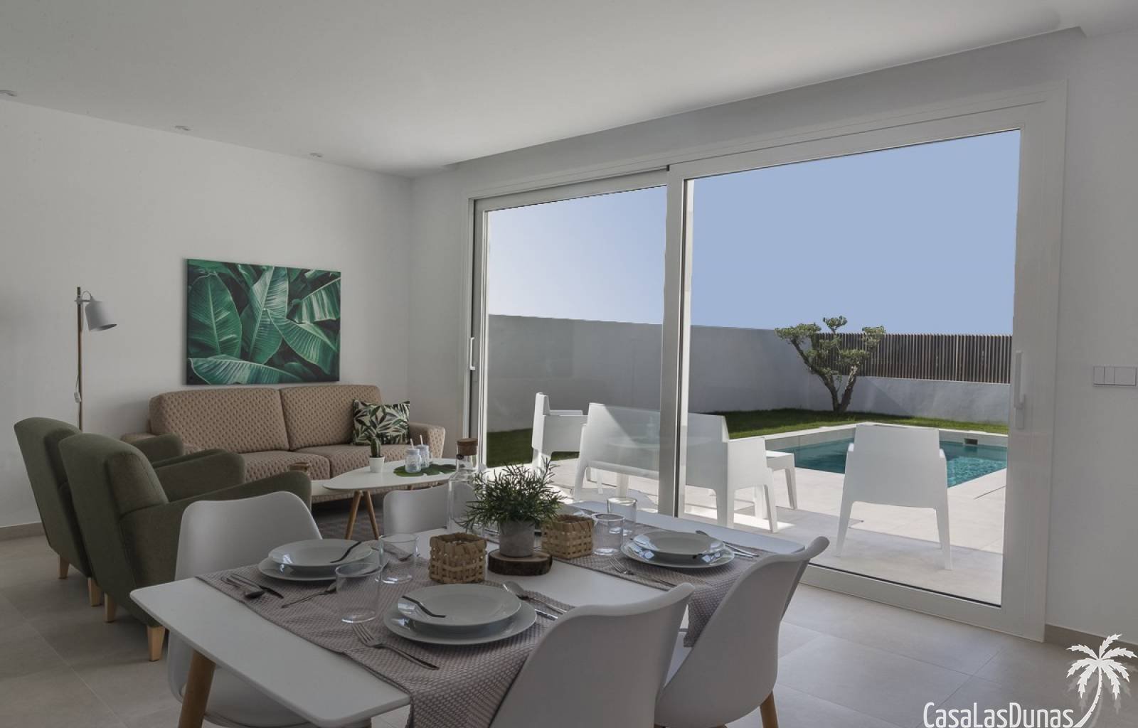  Diese wunderschöne Villa ist Teil einer Anlage mit 11 Häusern, nur wenige Minuten vom Zentrum von San Javier und Santiago de la Ribera entfernt. Es w