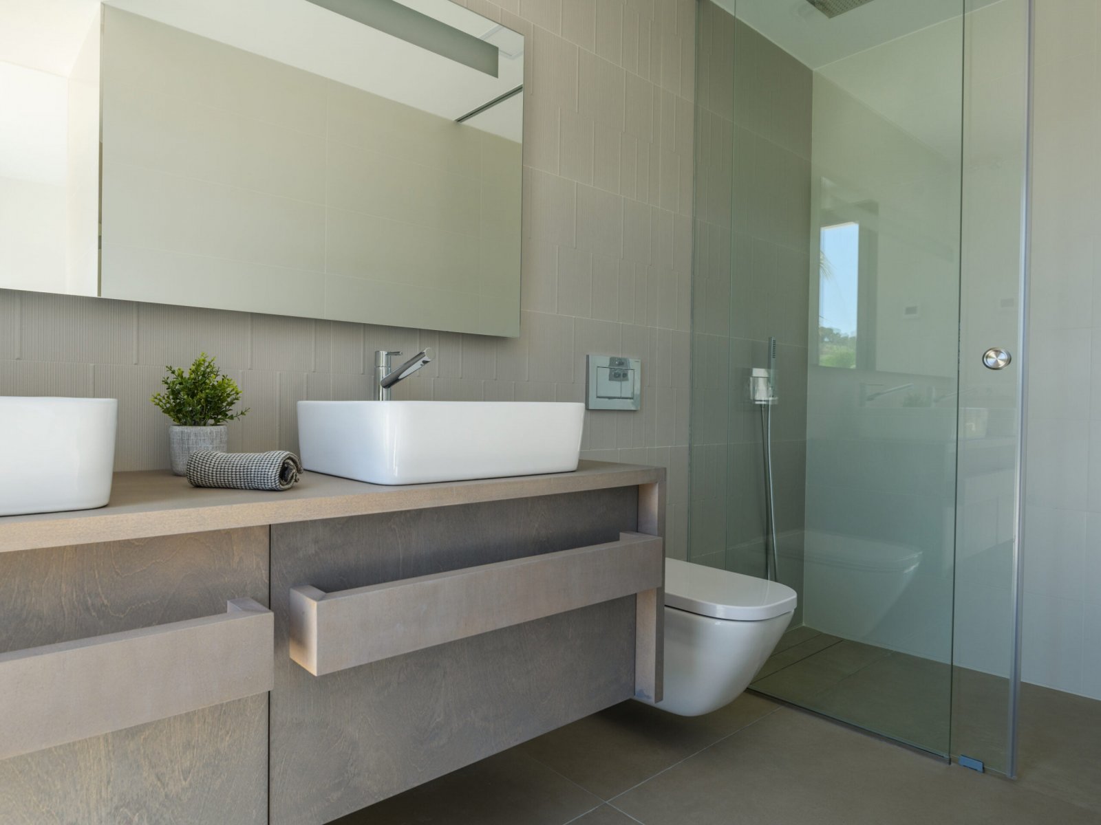 In der exklusiven Gegend von Dehesa de Campoamor gelegen, bietet diese Sammlung von 16 Immobilien eine privilegierte Umgebung für diejenigen, die ein