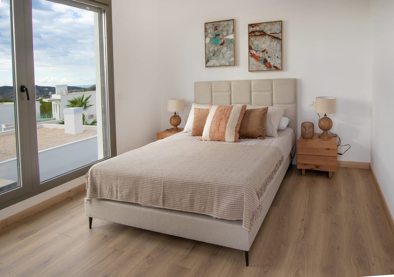 Diese exklusive Sammlung unabhängiger Häuser befindet sich in der charmanten Stadt Finestrat und bietet eine privilegierte Umgebung mit Meerblick. Di