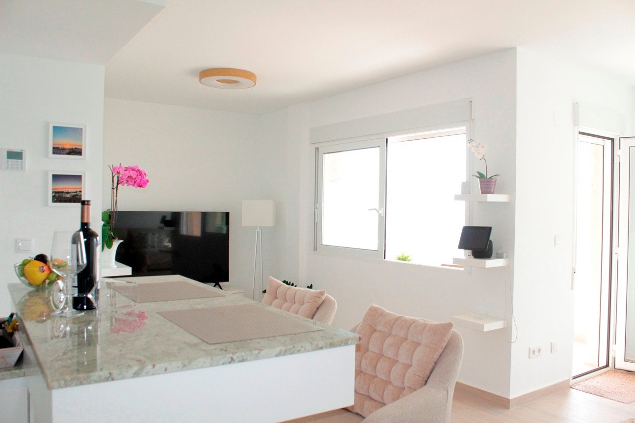 WOW!! Spektakuläre Penthouse-Wohnung direkt am Meer mit herrlichem Meerblick in Playa Flamenca Beach! Dieses 1-Schlafzimmer (ursprünglich 2 Schlafzi