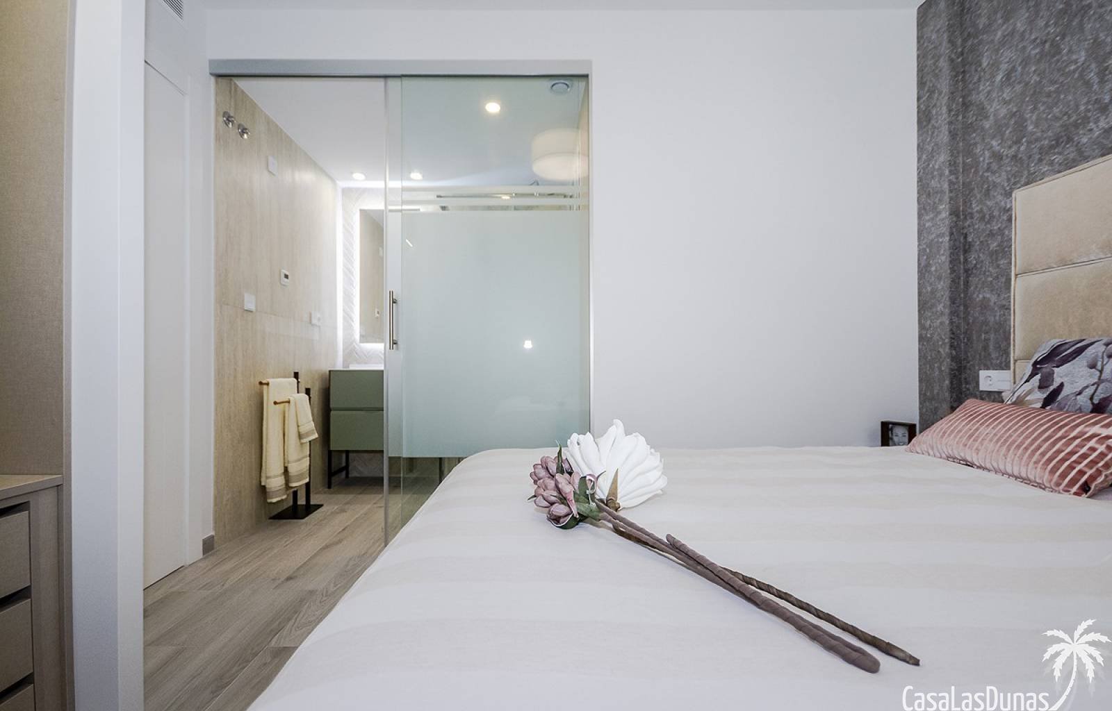 Dieses Neubauprojekt befindet sich im Zentrum von Orihuela, einem Gebäude mit 6 Etagen, in dem sich zwei Häuser pro Etage befinden, von denen das let