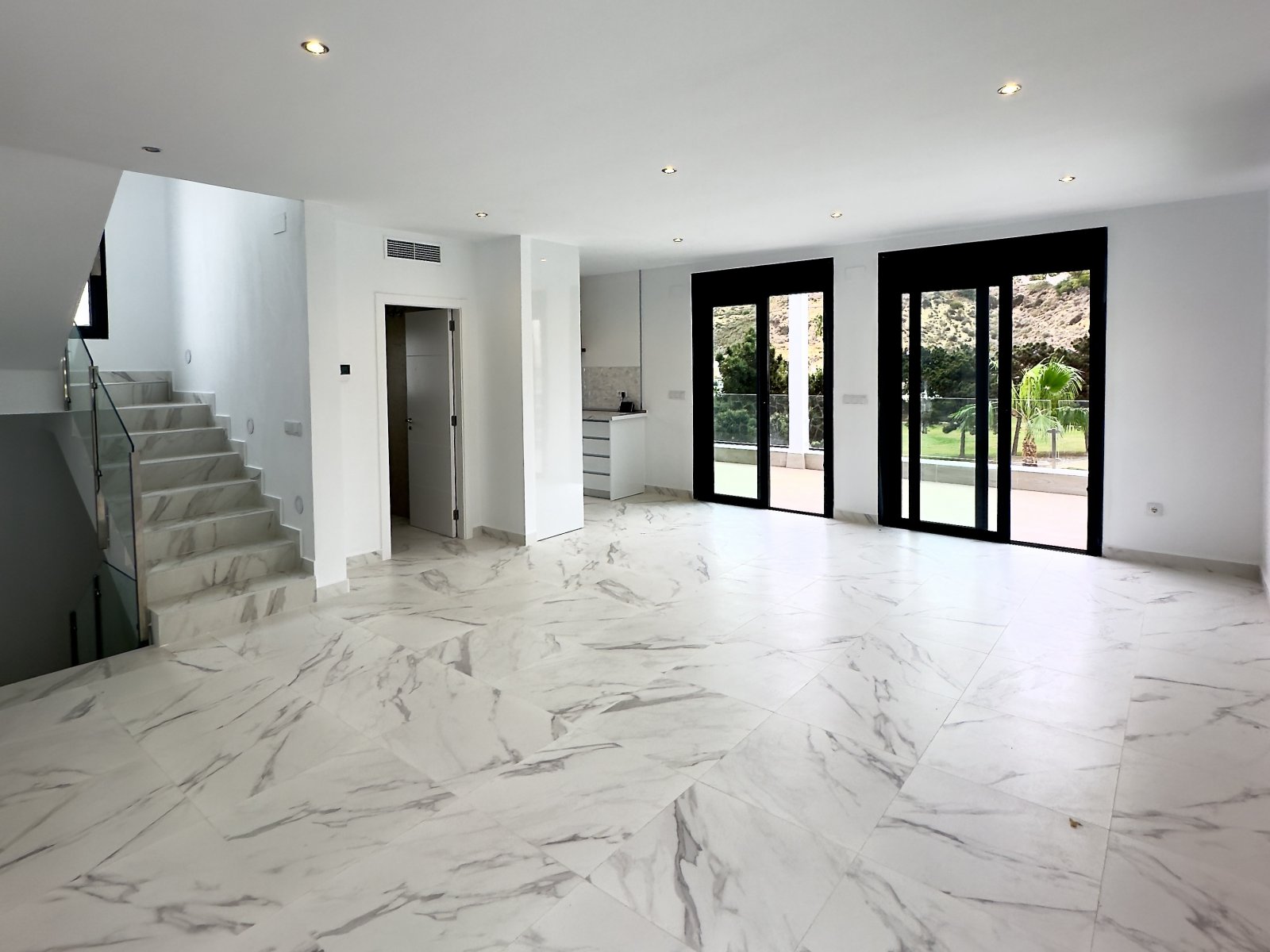 Diese Apartments in der charmanten Stadt Ciudad Quesada bieten eine perfekte Kombination aus Komfort und Stil. Mit nur zwei verfügbaren Einheiten ist