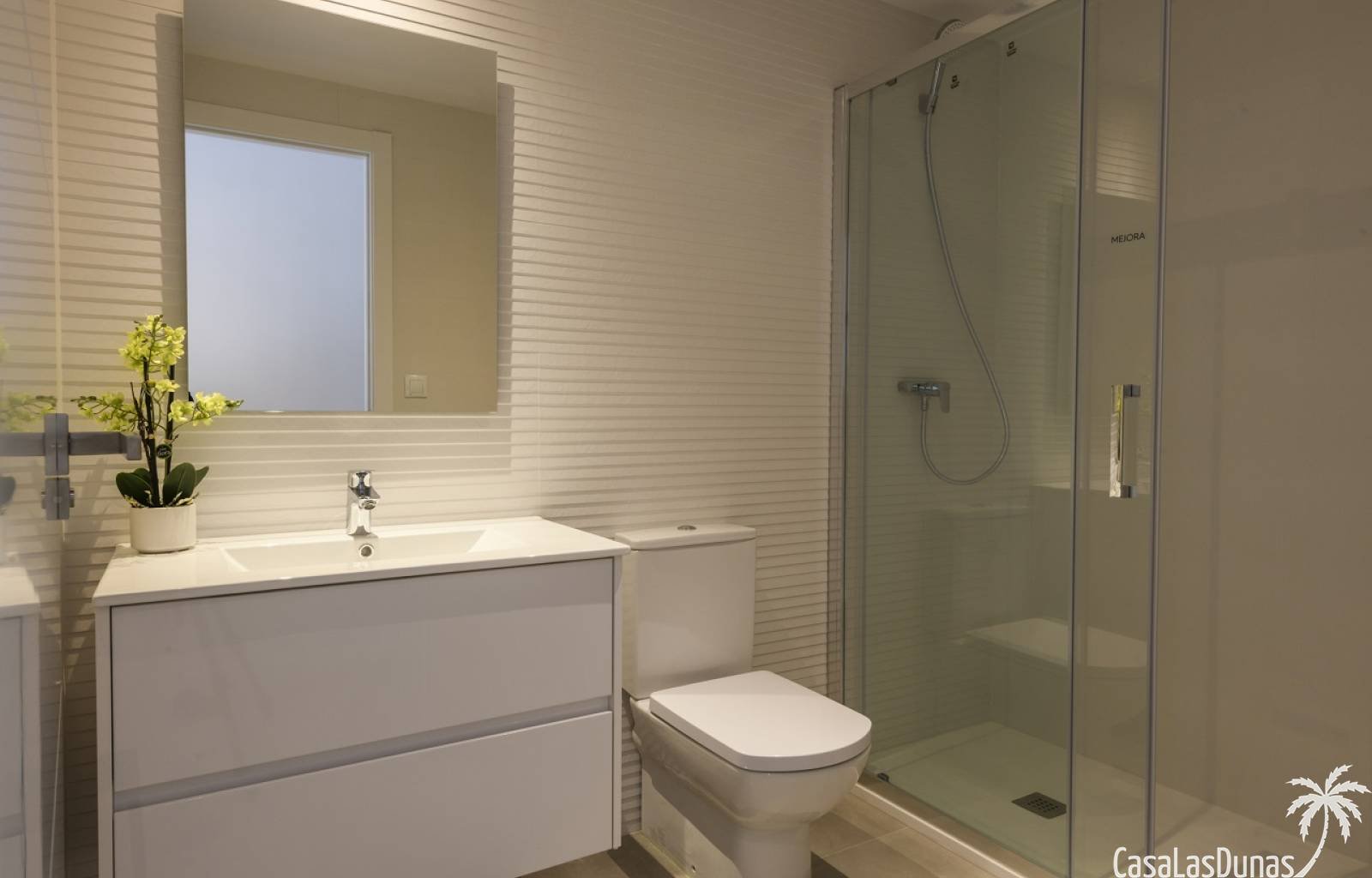 Modernes und zeitloses Neubaugebiet in fußläufiger Entfernung zum Strand in Campoamor. Das Projekt besteht aus Penthäusern mit privatem Solarium, Erd