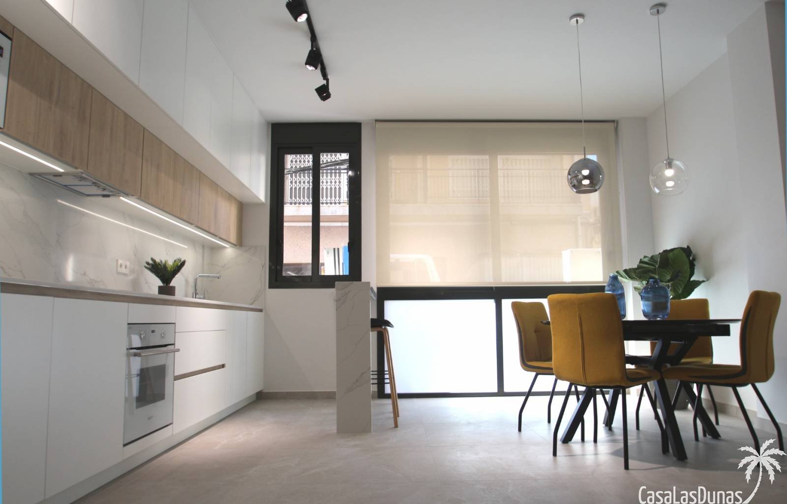 Einmalige Gelegenheit, nur 600 Meter vom Strand und dem Zentrum entfernt, Penthouse mit 2 Schlafzimmern! Eine solche Gelegenheit ist an diesem Stando