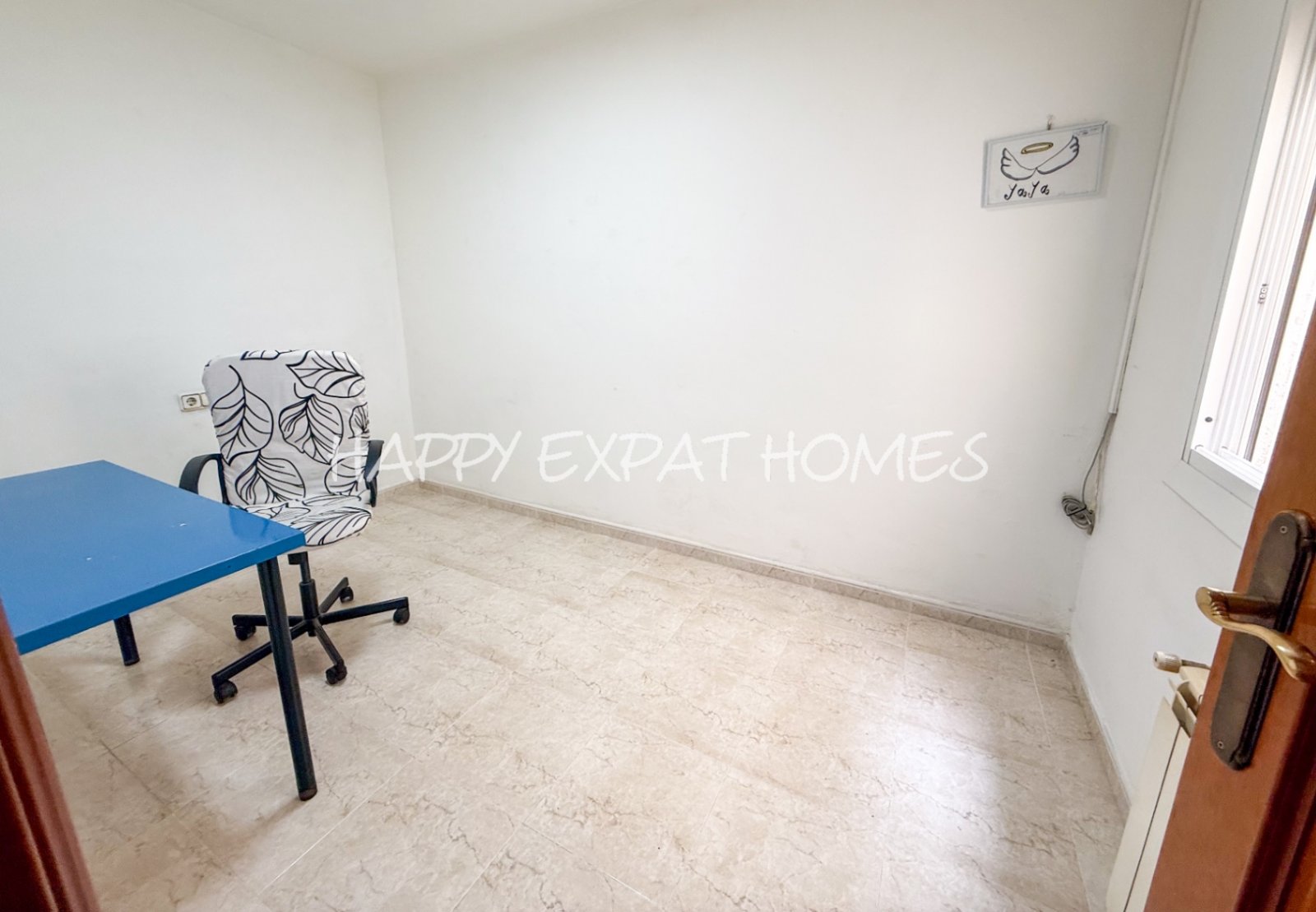 Entdecken Sie diese vielseitige Wohnung im Viertel Pueblo Seco in Sitges.
Das Anwesen bietet viel Potenzial, mit drei Schlafzimmern, einem lichtdu