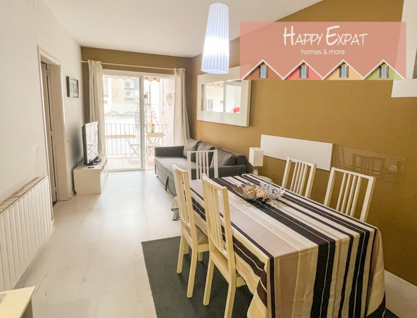 WOHNUNG IM ZENTRUM VON SITGES MIT TOURISTISCHER LIZENZ — Diese helle und geräumige Wohnung mit 105 m² liegt perfekt in einer der begehrtesten Gegenden