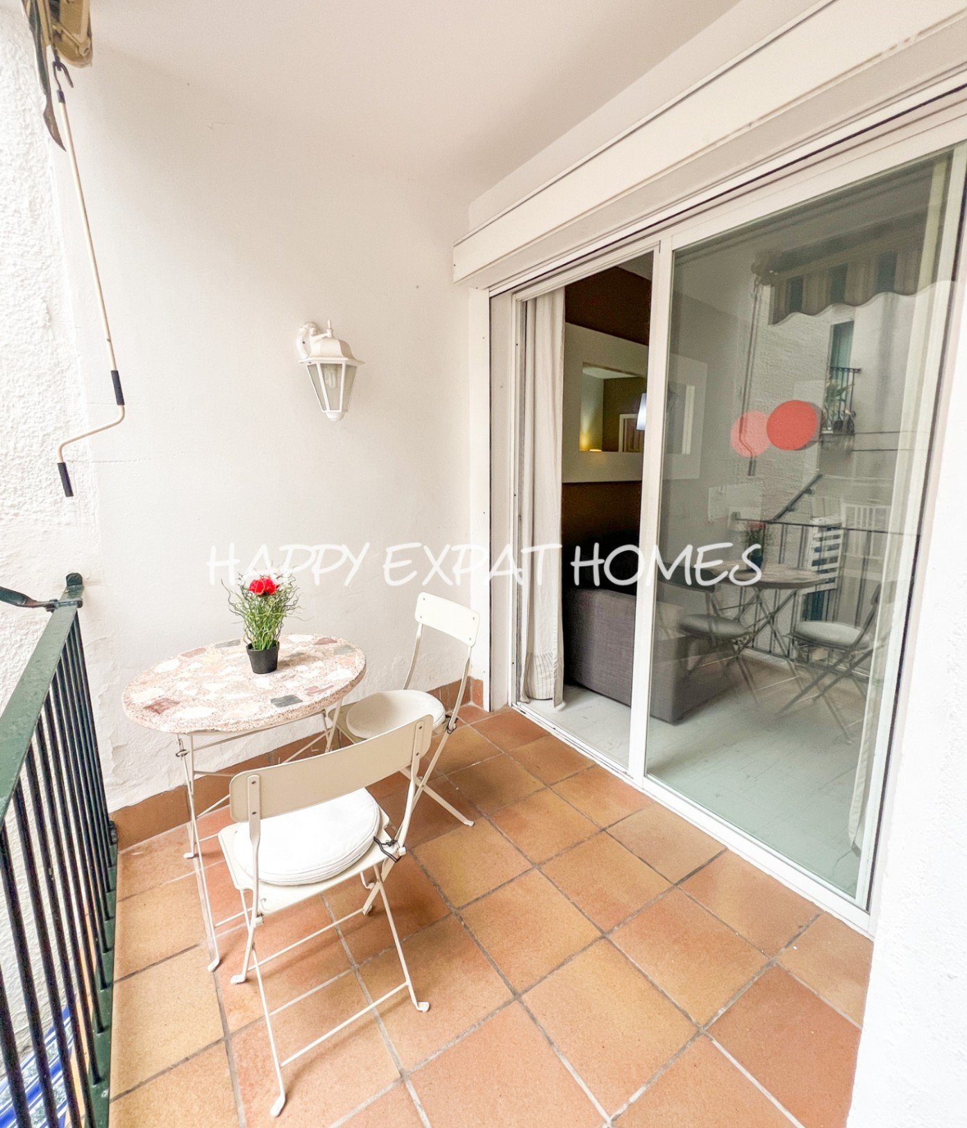 WOHNUNG IM ZENTRUM VON SITGES MIT TOURISTISCHER LIZENZ — Diese helle und geräumige Wohnung mit 105 m² liegt perfekt in einer der begehrtesten Gegenden