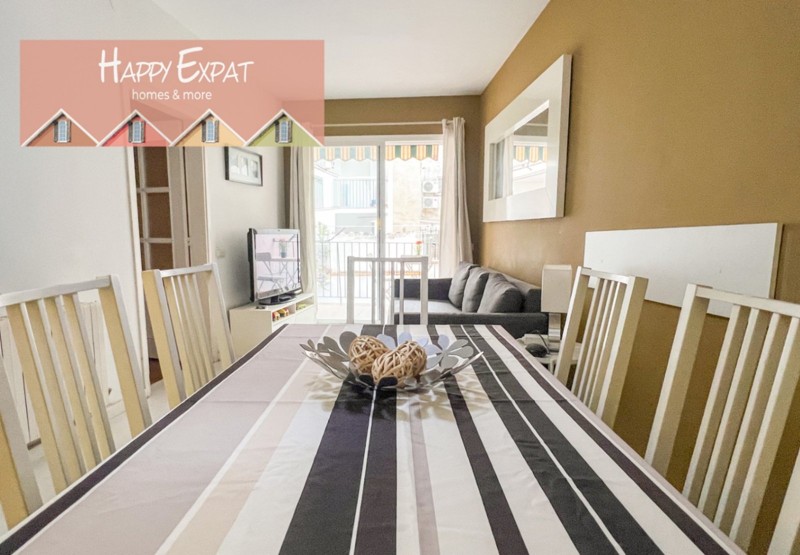 WOHNUNG IM ZENTRUM VON SITGES MIT TOURISTISCHER LIZENZ — Diese helle und geräumige Wohnung mit 105 m² liegt perfekt in einer der begehrtesten Gegenden