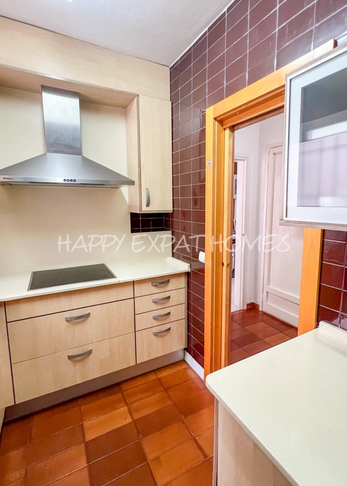 WOHNUNG IM ZENTRUM VON SITGES MIT TOURISTISCHER LIZENZ — Diese helle und geräumige Wohnung mit 105 m² liegt perfekt in einer der begehrtesten Gegenden