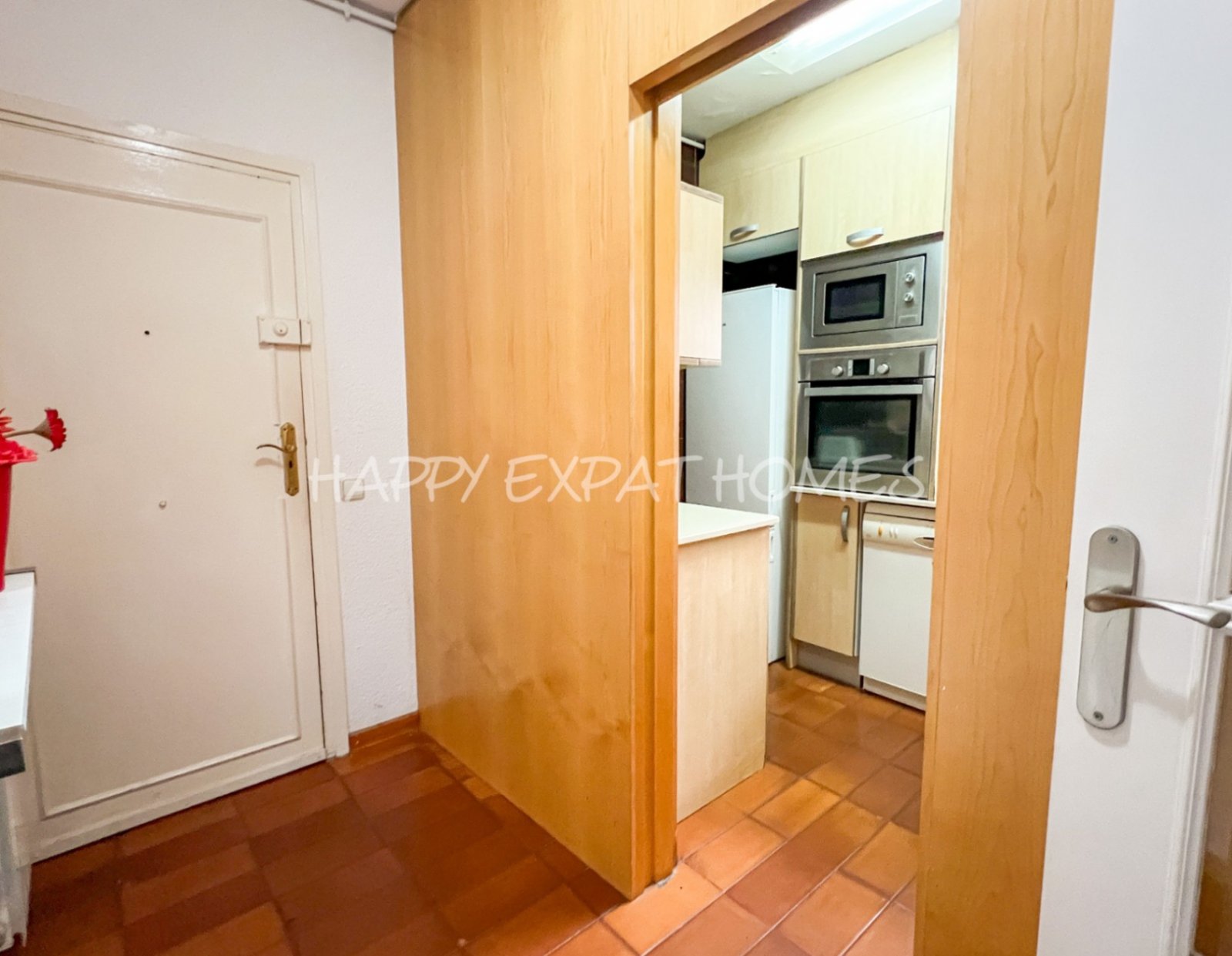 WOHNUNG IM ZENTRUM VON SITGES MIT TOURISTISCHER LIZENZ — Diese helle und geräumige Wohnung mit 105 m² liegt perfekt in einer der begehrtesten Gegenden