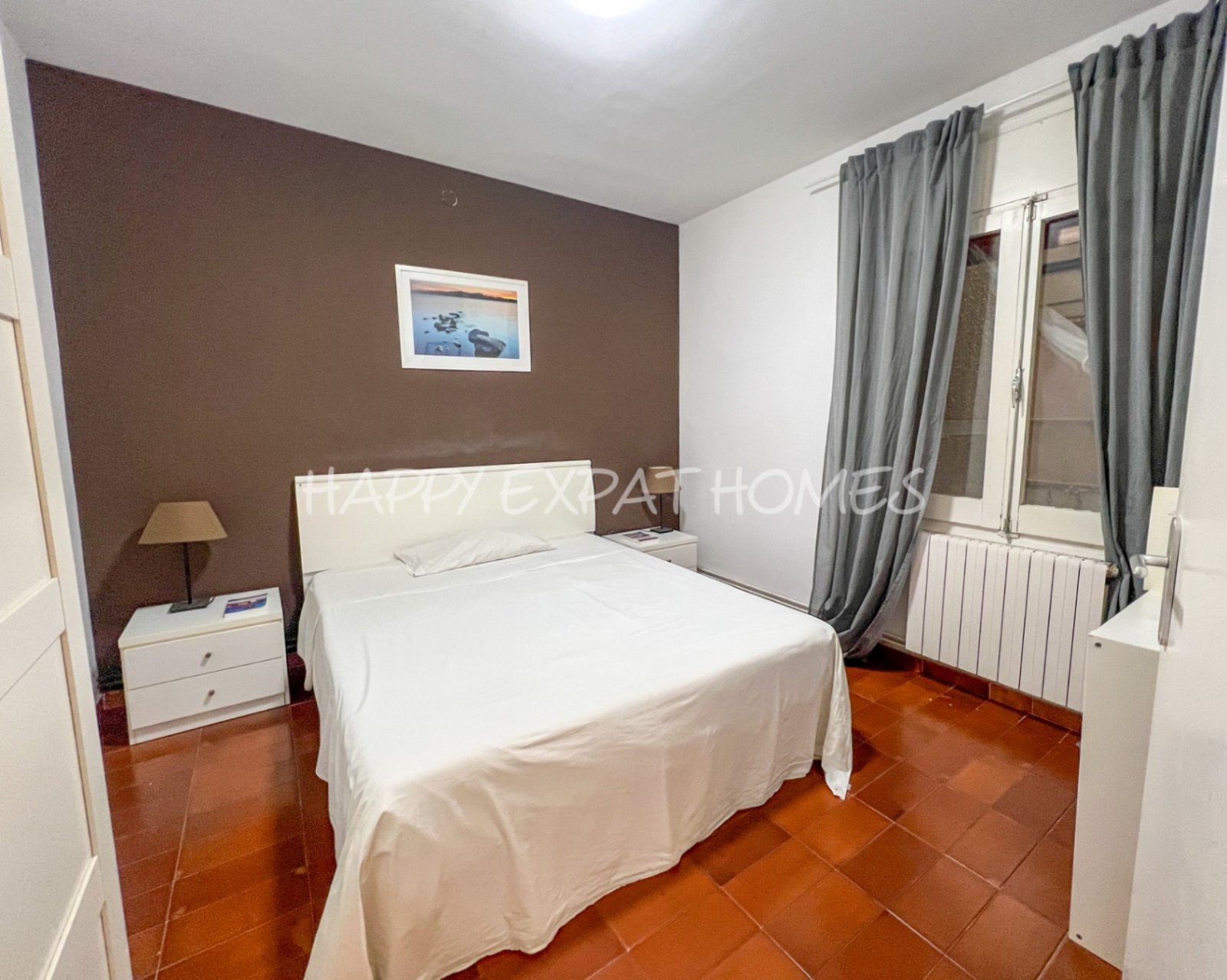 WOHNUNG IM ZENTRUM VON SITGES MIT TOURISTISCHER LIZENZ — Diese helle und geräumige Wohnung mit 105 m² liegt perfekt in einer der begehrtesten Gegenden