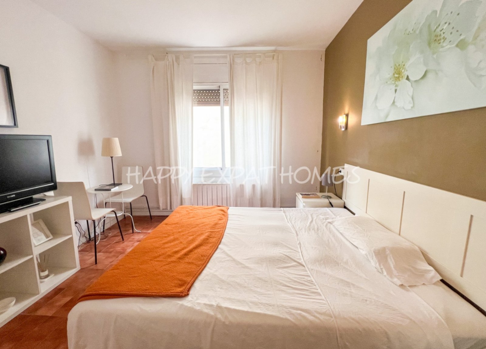 WOHNUNG IM ZENTRUM VON SITGES MIT TOURISTISCHER LIZENZ — Diese helle und geräumige Wohnung mit 105 m² liegt perfekt in einer der begehrtesten Gegenden