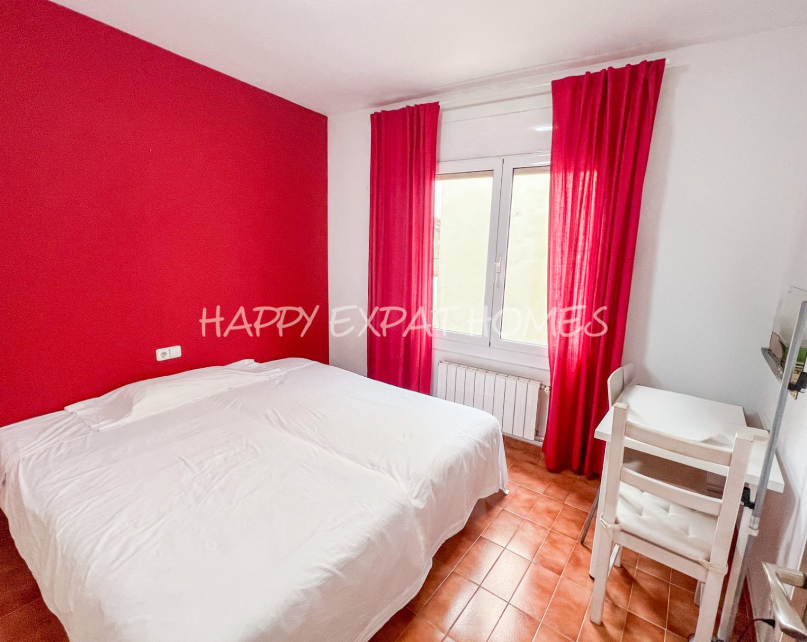 WOHNUNG IM ZENTRUM VON SITGES MIT TOURISTISCHER LIZENZ — Diese helle und geräumige Wohnung mit 105 m² liegt perfekt in einer der begehrtesten Gegenden