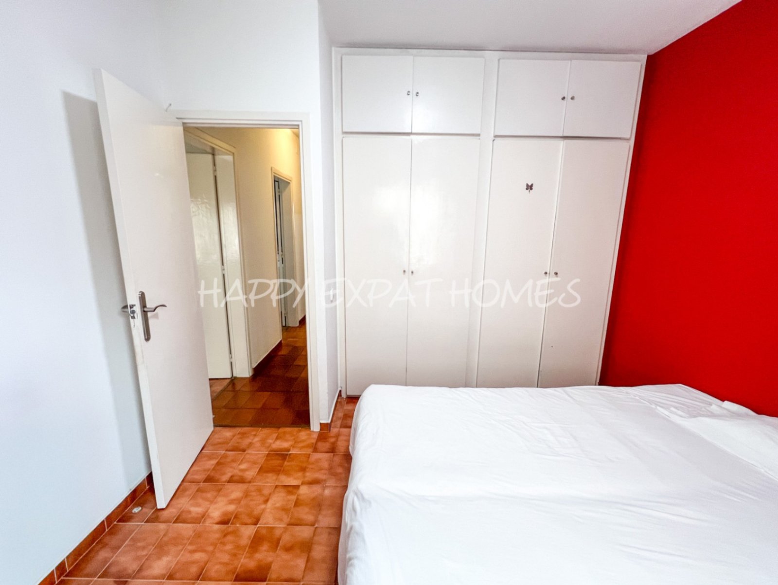 WOHNUNG IM ZENTRUM VON SITGES MIT TOURISTISCHER LIZENZ — Diese helle und geräumige Wohnung mit 105 m² liegt perfekt in einer der begehrtesten Gegenden