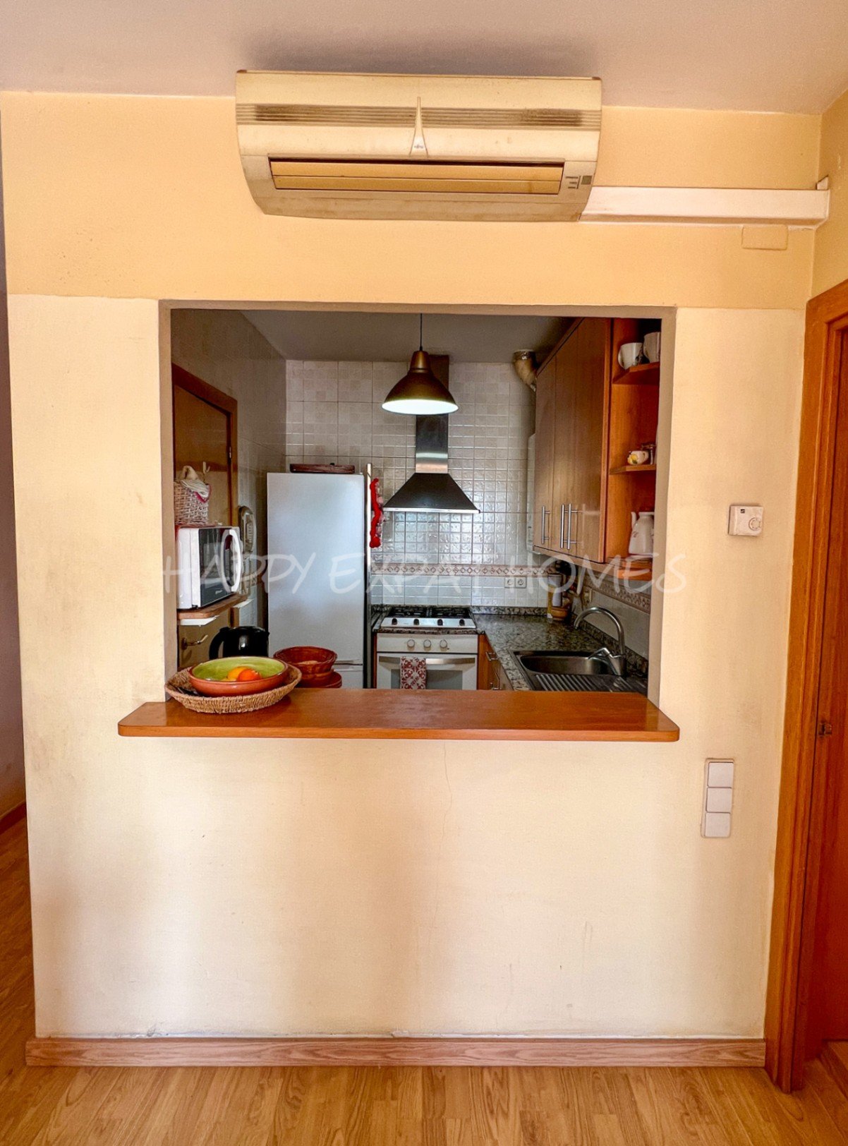 Helle 2-Zimmer-Wohnung mit großer Terrasse
Diese charmante und sonnige Wohnung befindet sich nur 2 Gehminuten vom Bahnhof und vom Stadtzentrum entfern