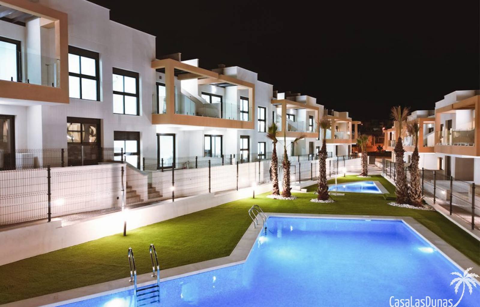 Orihuela Costa:  In guter Lage, nur wenige Kilometer von den Sandstränden des Mittelmeers entfernt, entsteht dieses neue Projekt. Im Projekt stehen 2 Haustypen zur Ve 