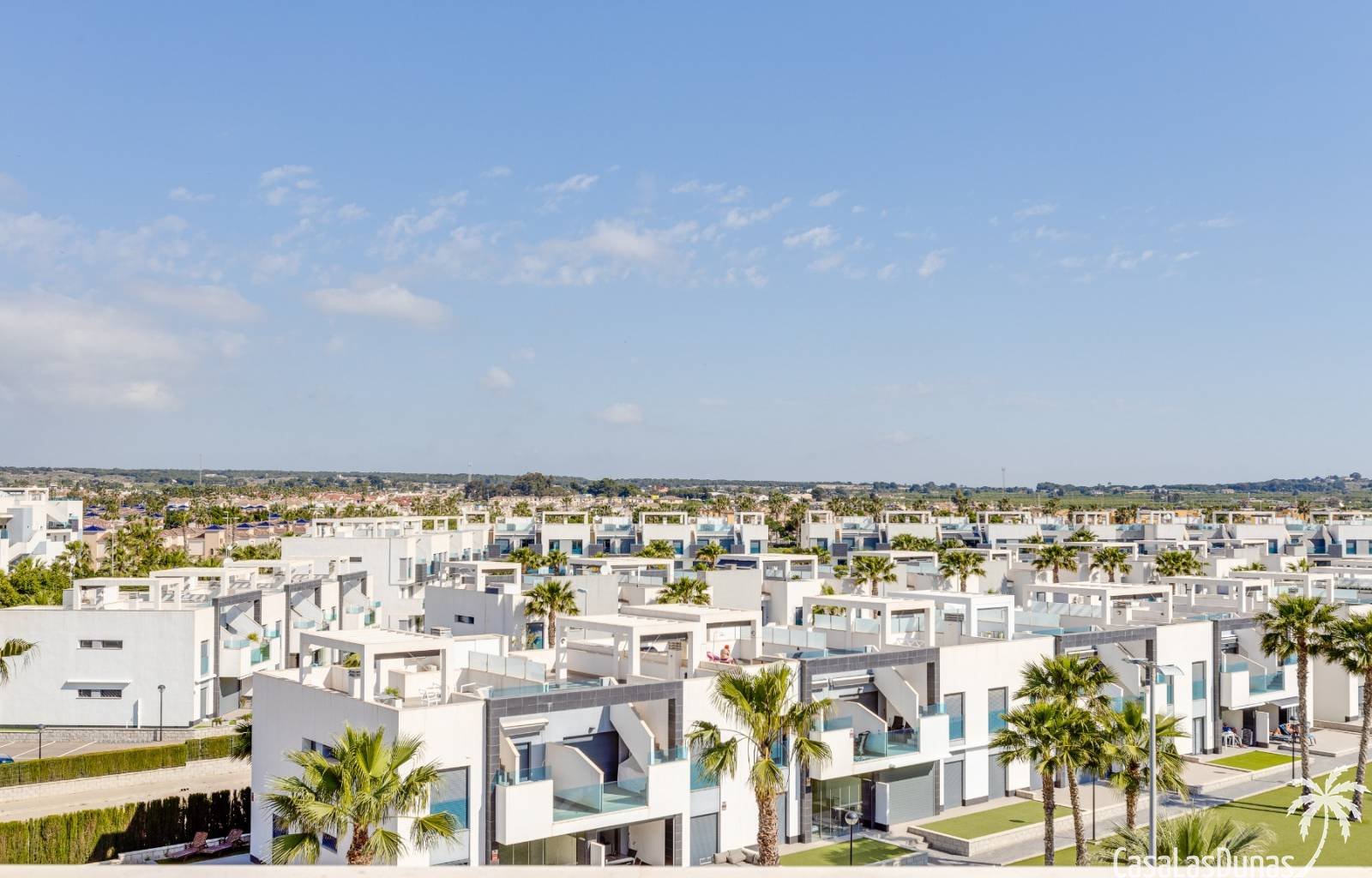 Guardamar del Segura:  Oasis Beach XV ist ein Komplex von 130 Apartments, die die Wahl zwischen zwei oder drei Schlafzimmern und zwei Badezimmern haben, die um eine große G 
