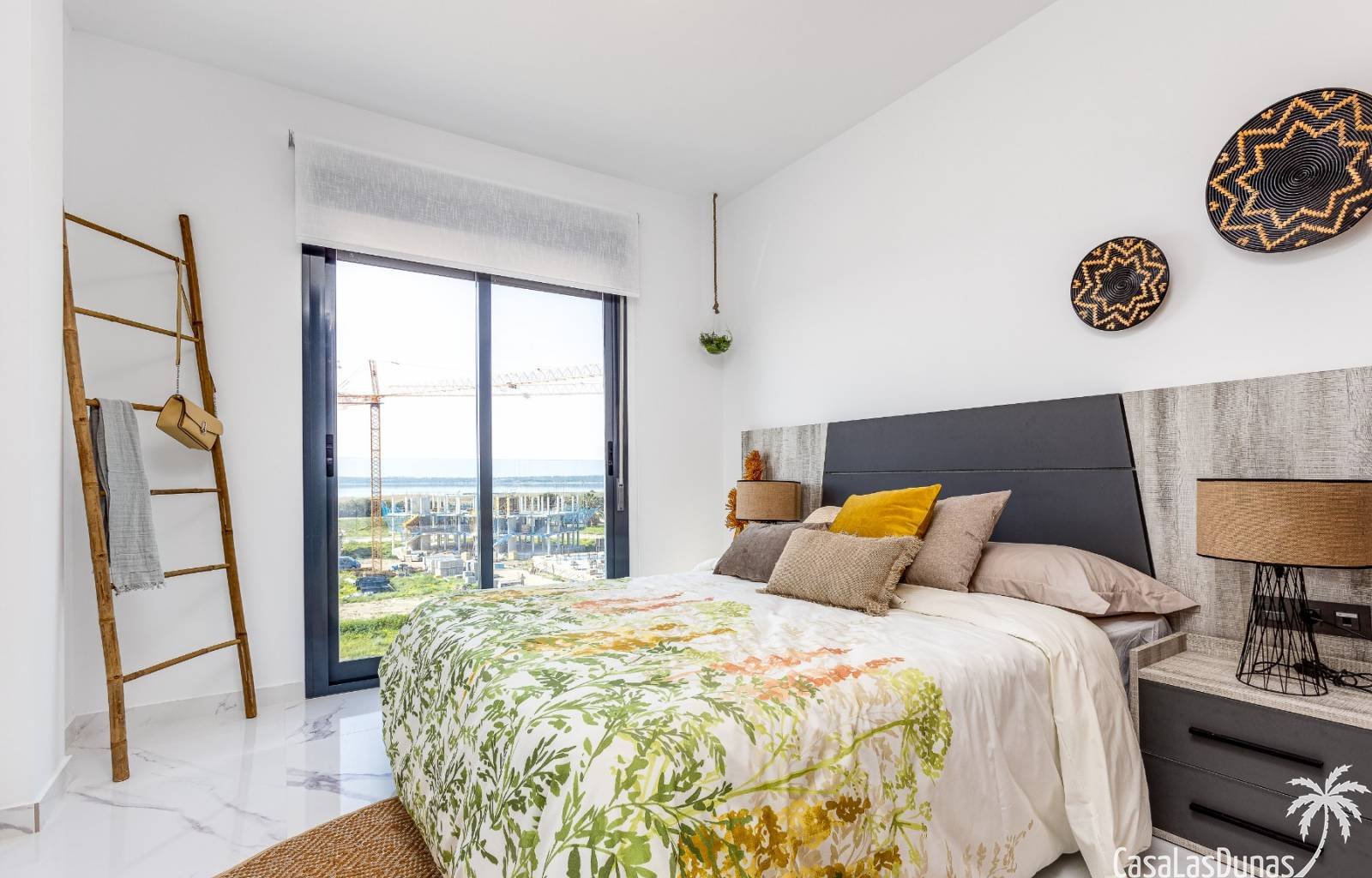 Oasis Beach XV ist ein Komplex von 130 Apartments, die die Wahl zwischen zwei oder drei Schlafzimmern und zwei Badezimmern haben, die um eine große G