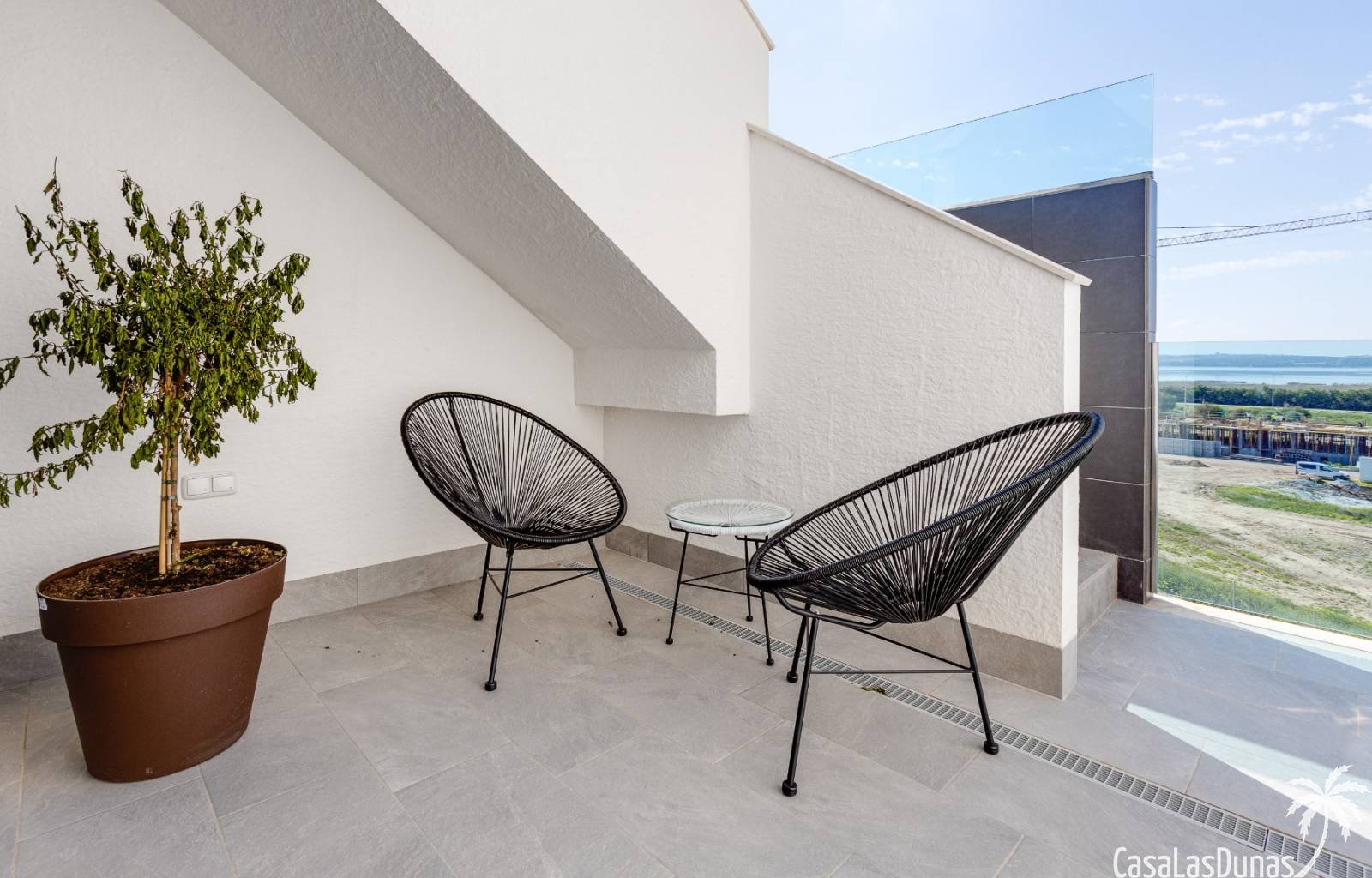 Oasis Beach XV ist ein Komplex von 130 Apartments, die die Wahl zwischen zwei oder drei Schlafzimmern und zwei Badezimmern haben, die um eine große G