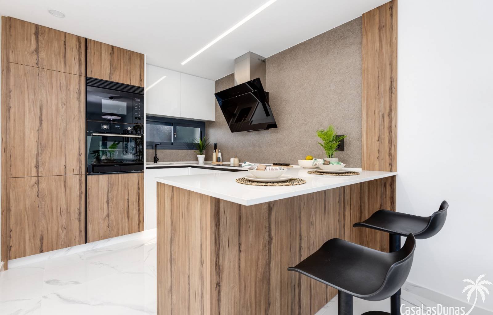 Oasis Beach XV ist ein Komplex von 130 Apartments, die die Wahl zwischen zwei oder drei Schlafzimmern und zwei Badezimmern haben, die um eine große G