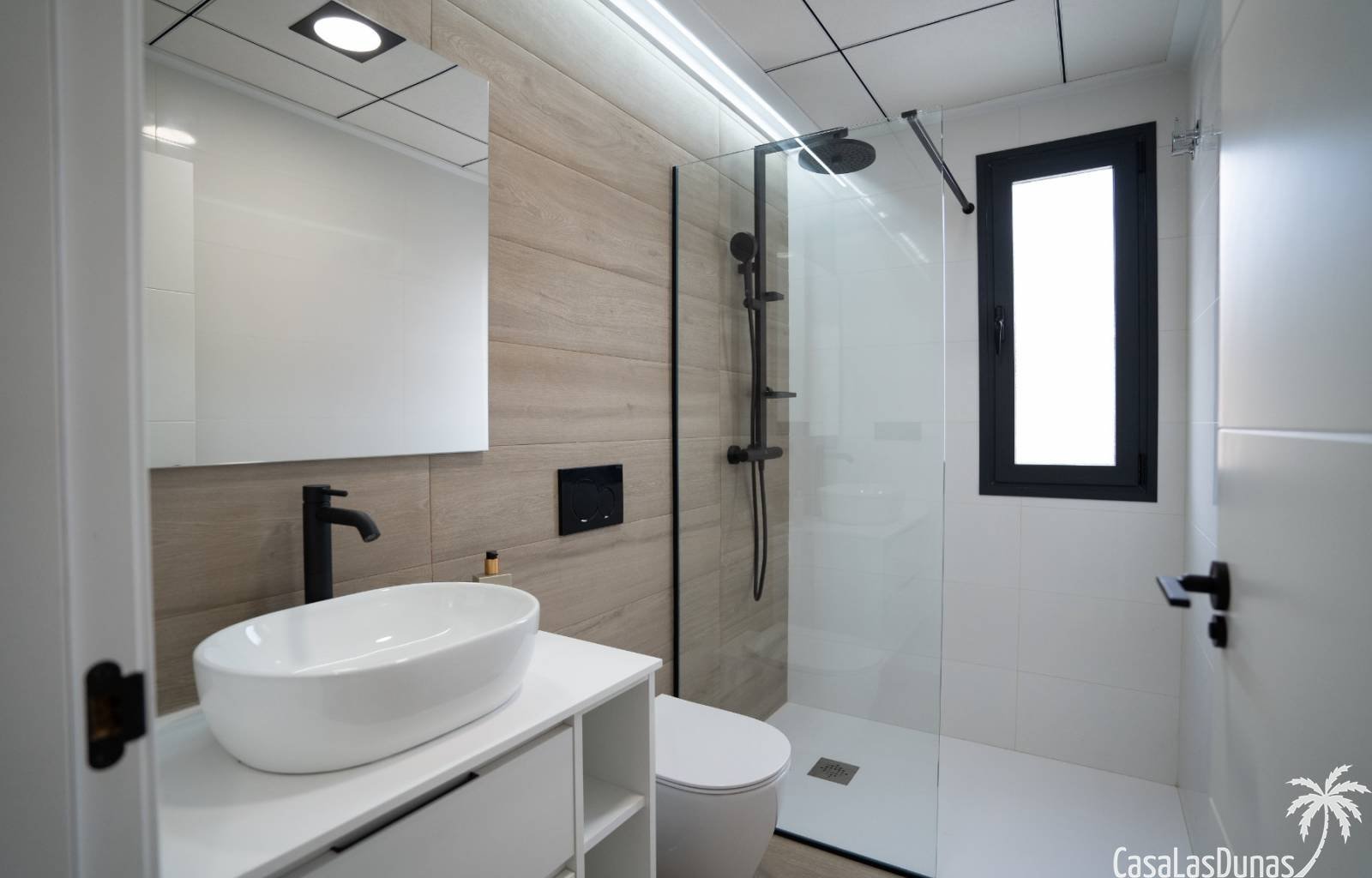 In Villamartin entsteht ein prächtiger Neubaukomplex mit 16 Doppelhäusern. Die modernen Apartments verfügen über 2 Schlafzimmer und 2 Badezimmer. Die