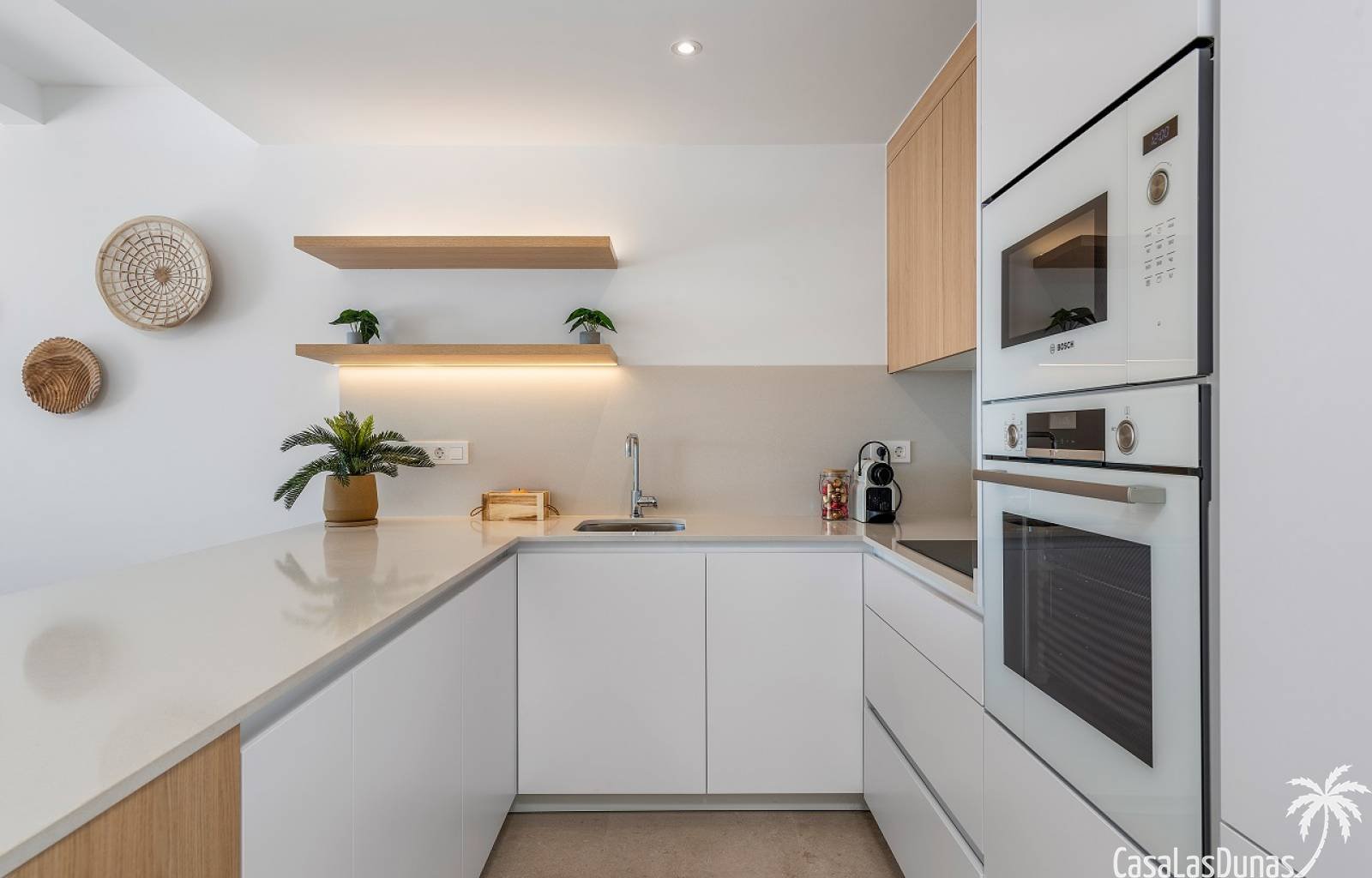 Diese neu gebauten Erdgeschosswohnungen mit drei Schlafzimmern und zwei Bädern verfügen über eine großzügige Terrasse, die Wohnungen im ersten Stock