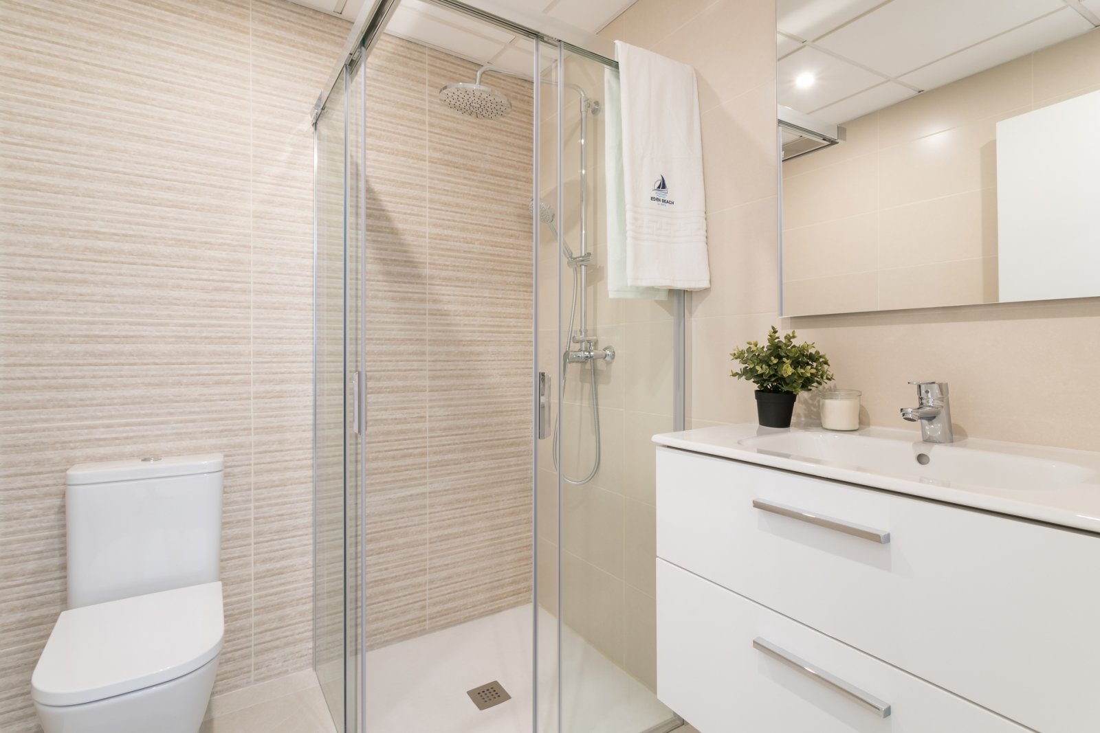 In der charmanten Stadt Torrevieja gelegen, bietet diese exklusive Gemeinschaft eine Auswahl von 58 Immobilien, darunter Wohnungen, Erdgeschosswohnun