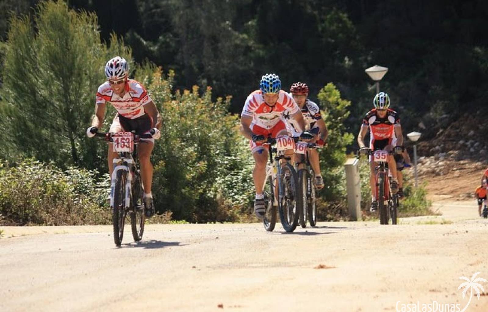 Dieser neue Immobilienkomplex in Relleu befindet sich in der Endphase des Baus. Es sind nur Einheiten mit 3 Schlafzimmern und 2 Bädern im Zwischenges