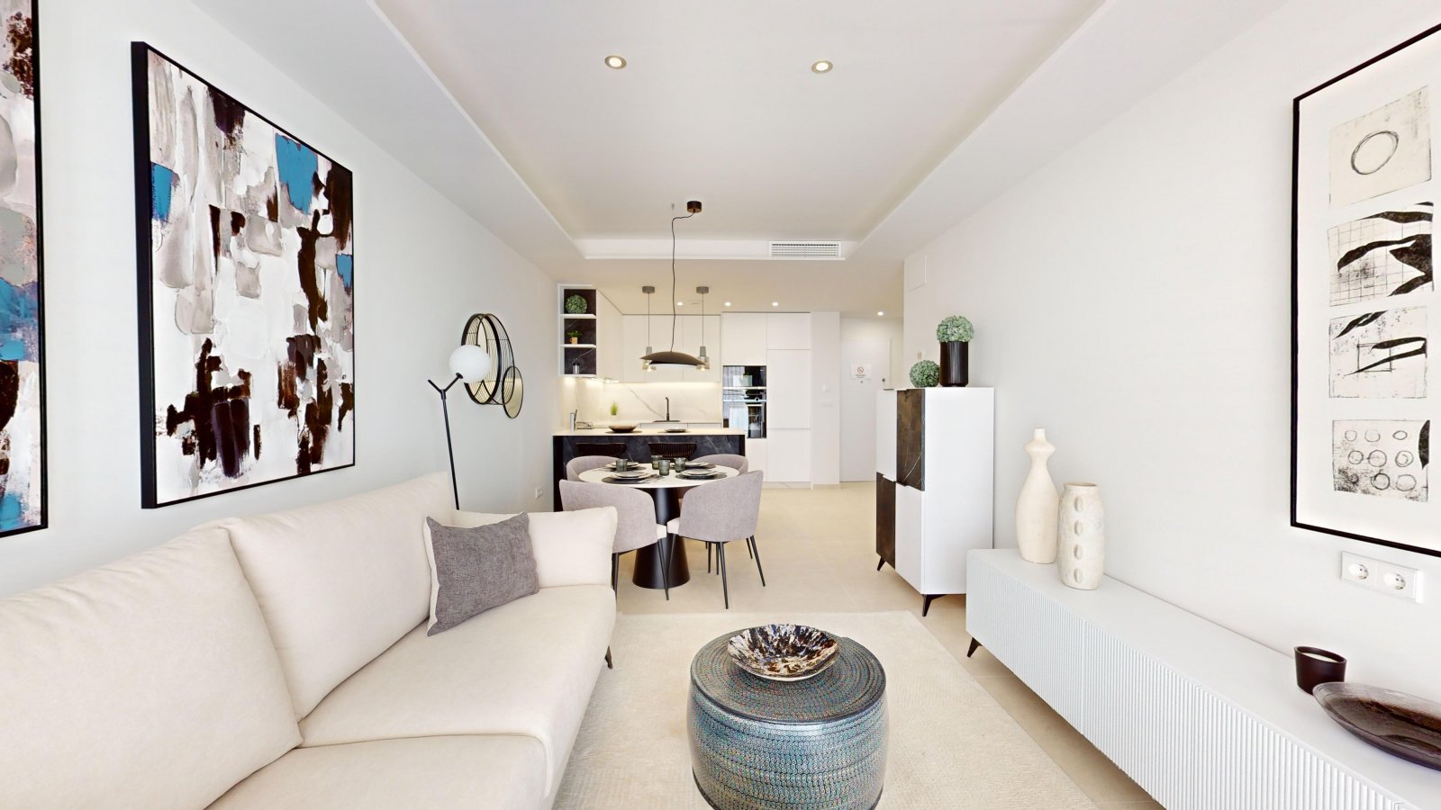 In der prestigeträchtigen Gegend von Cabo Roig gelegen, bietet diese Wohnanlage eine Auswahl von 23 Immobilien, darunter Apartments, Erdgeschosswohnu