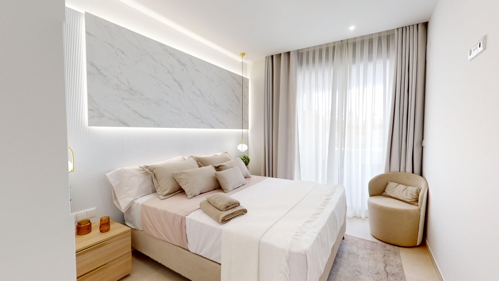 In der prestigeträchtigen Gegend von Cabo Roig gelegen, bietet diese Wohnanlage eine Auswahl von 23 Immobilien, darunter Apartments, Erdgeschosswohnu